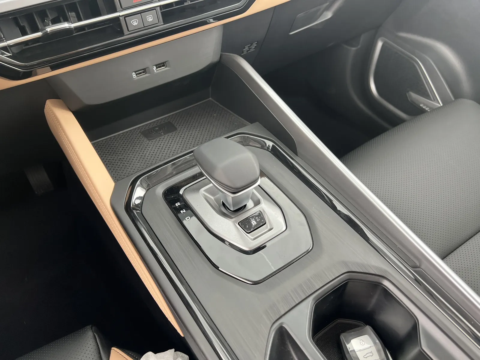 Geely Haoyue PRO, 2024 8