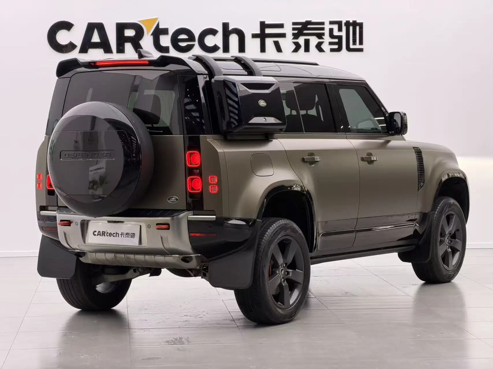 Land Rover Defender, 2023 все фото