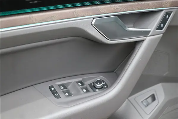 Volkswagen Touareg, 2023 11