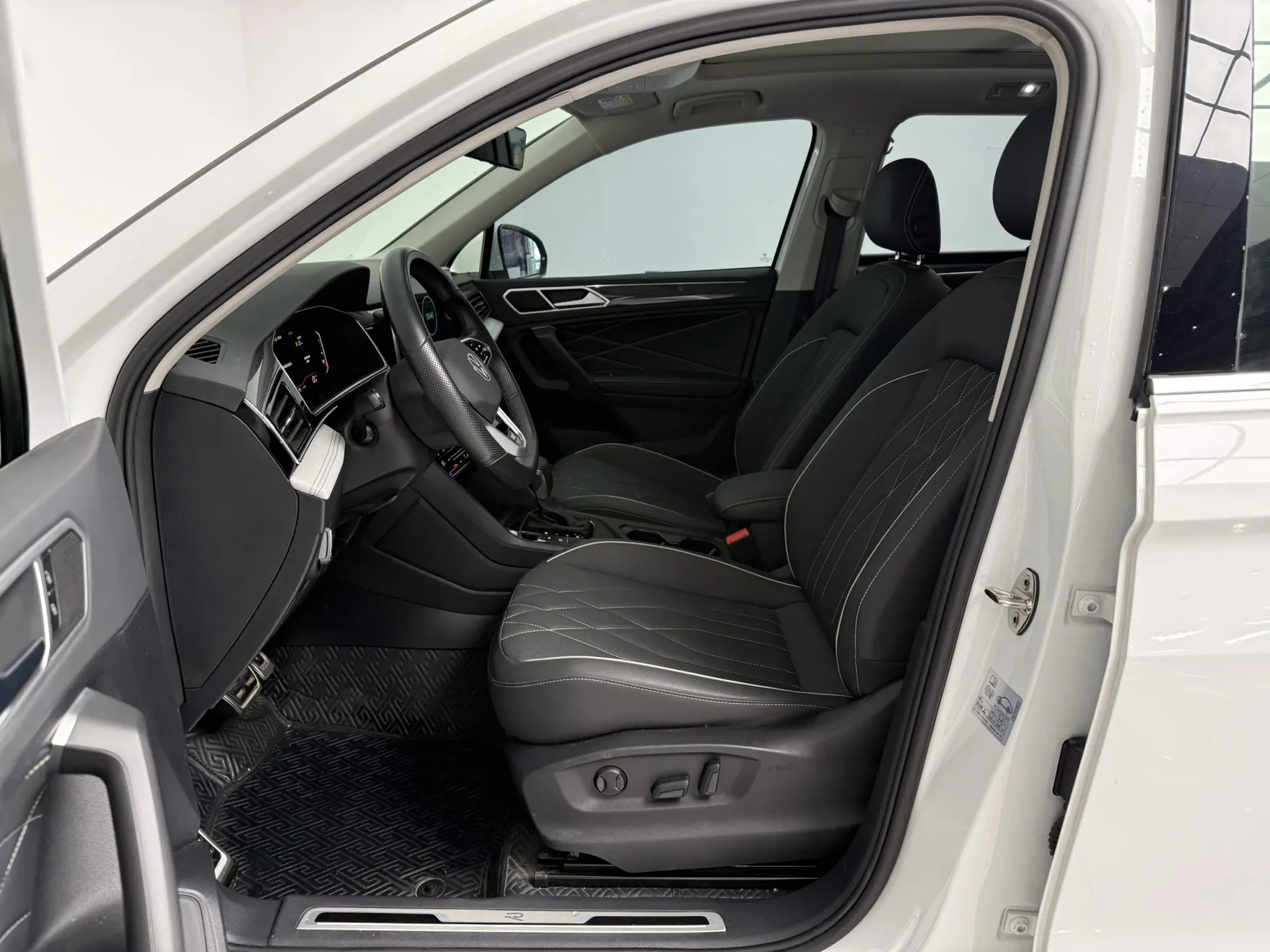 Volkswagen Tiguan L, 2023 10
