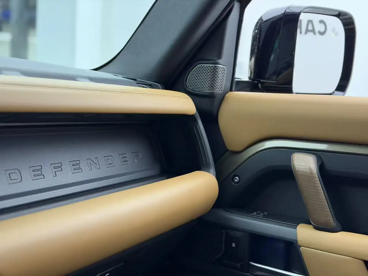 Land Rover Defender, 2023 22