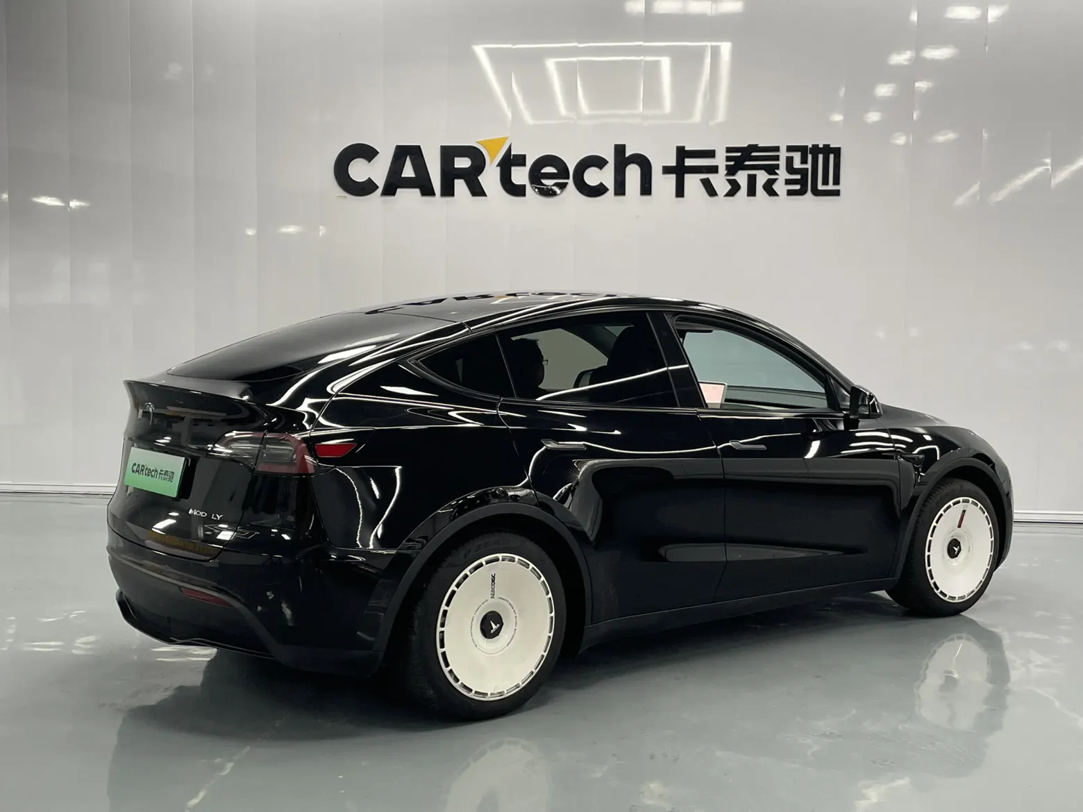 Tesla Model Y, 2023 4