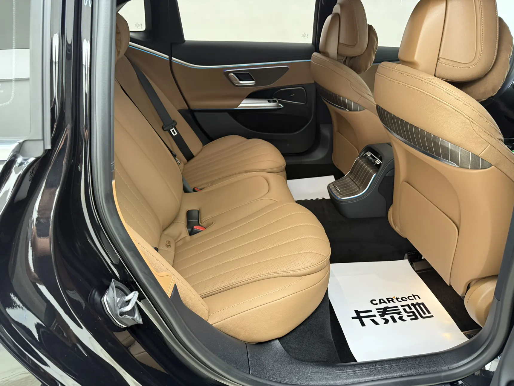 Mercedes-Benz E 300 L, 2024 22