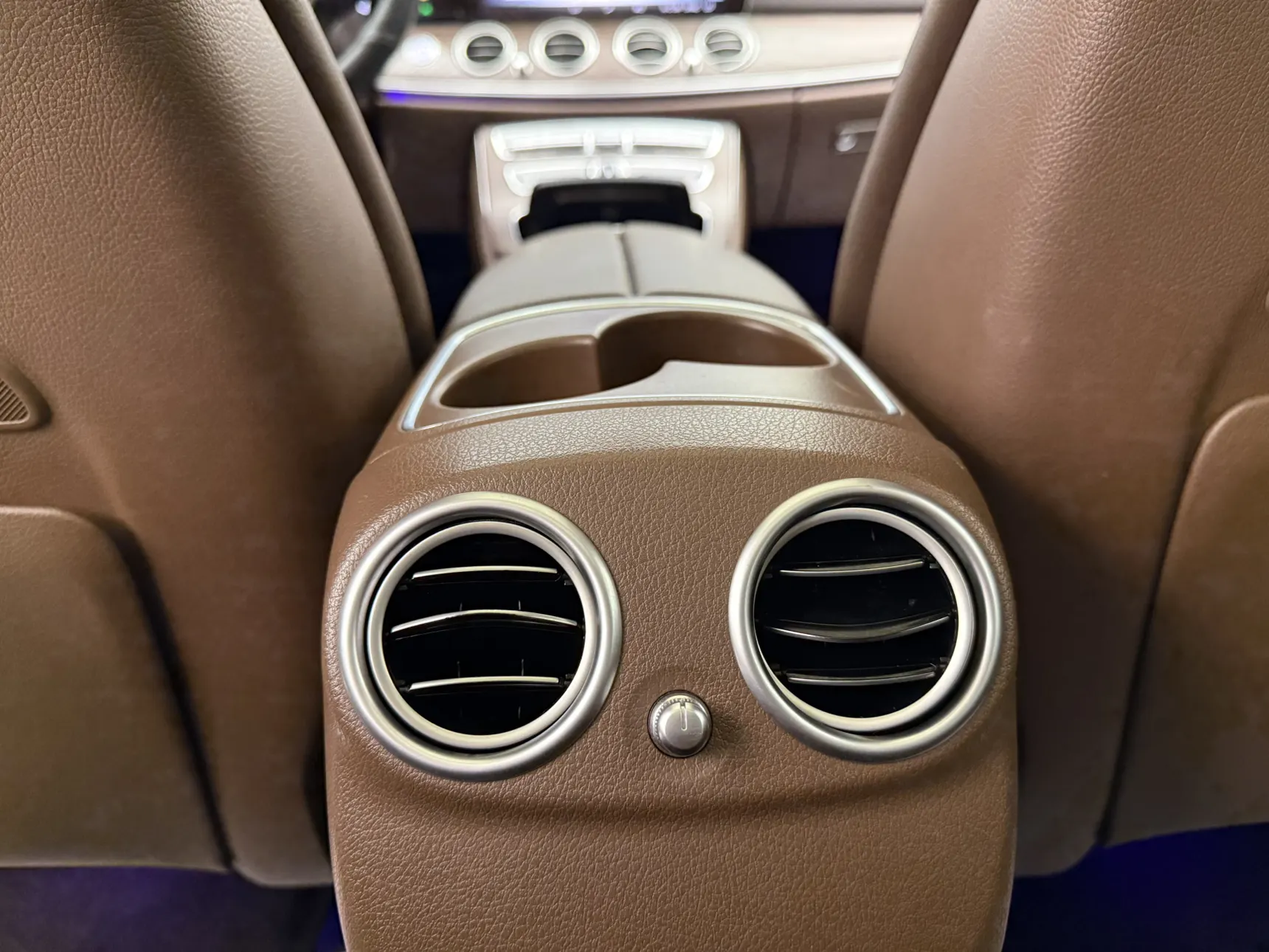 Mercedes-Benz E 300 L, 2020 19