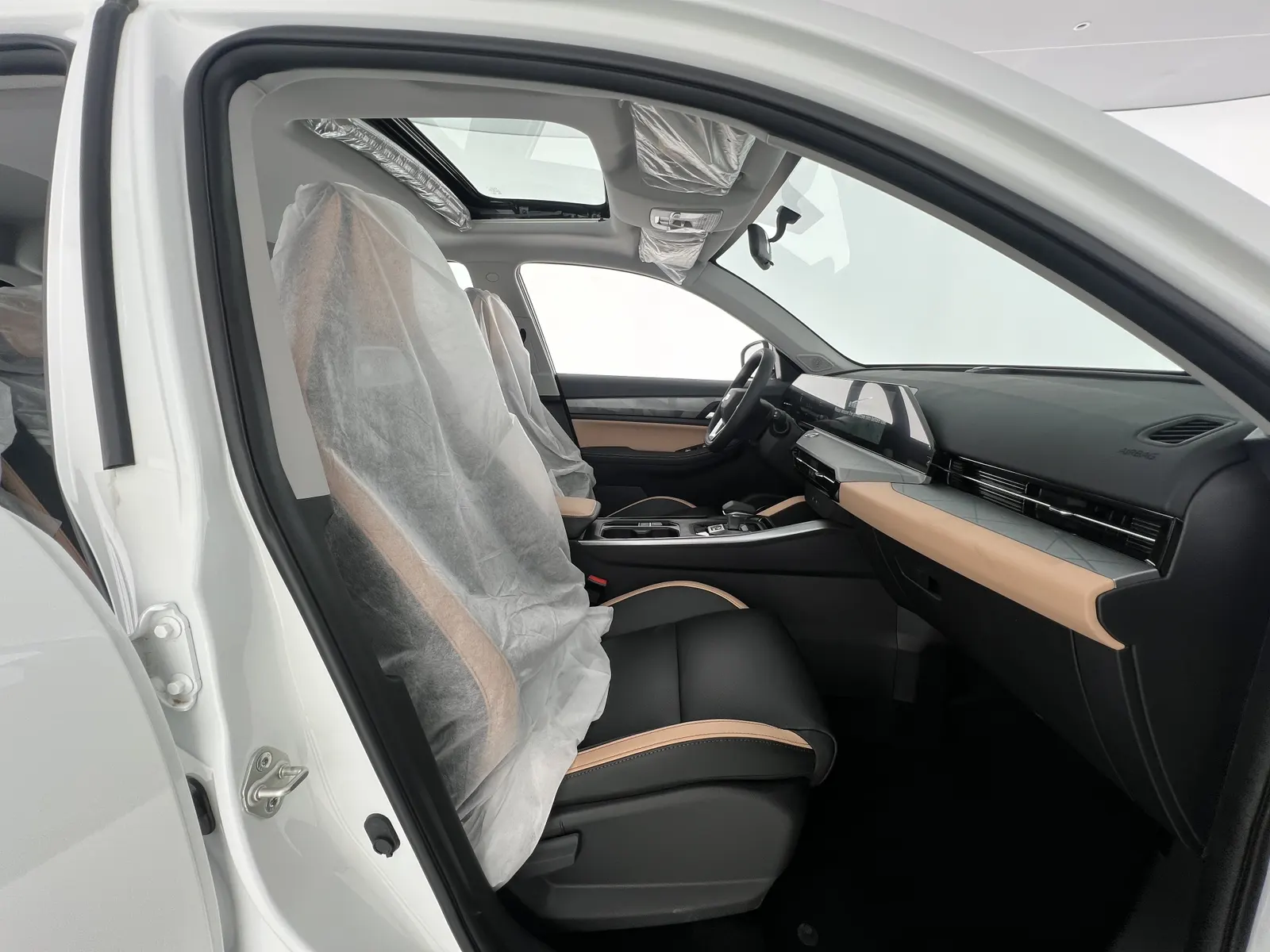 Geely Haoyue PRO, 2024 17