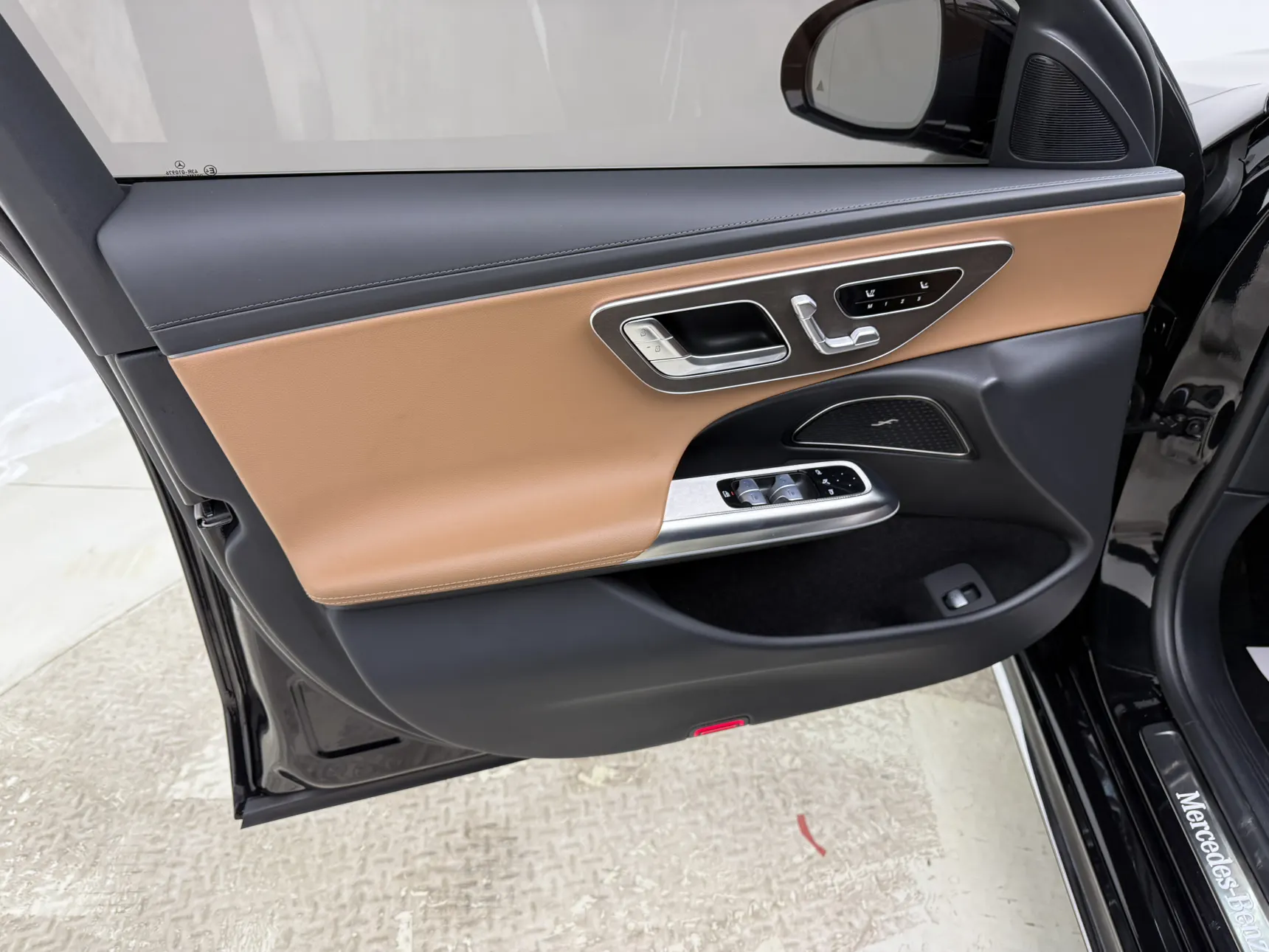 Mercedes-Benz E 300 L, 2024 13