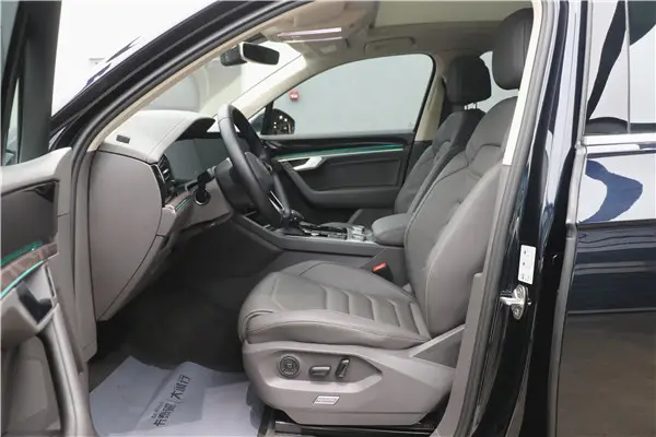 Volkswagen Touareg, 2023 все фото
