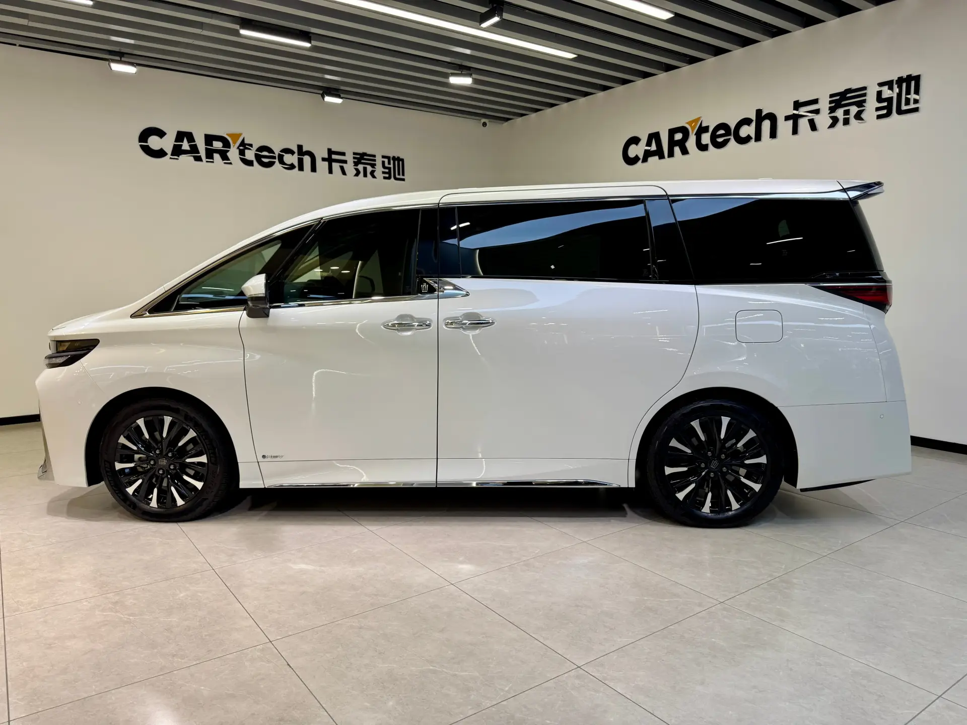 Toyota Vellfire, 2024 29