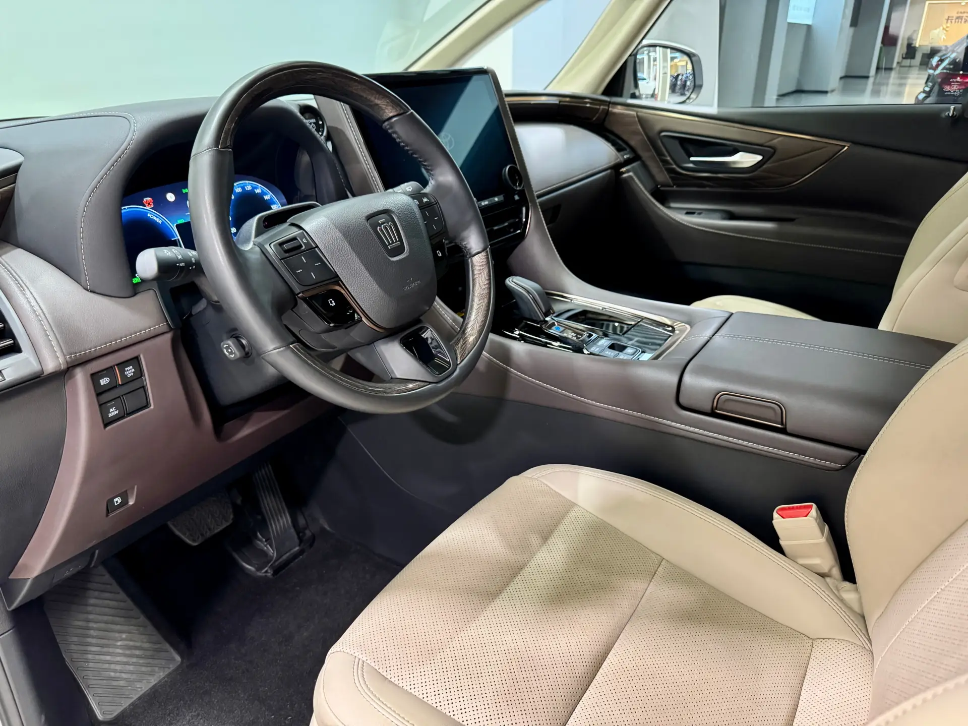 Toyota Vellfire, 2024 7