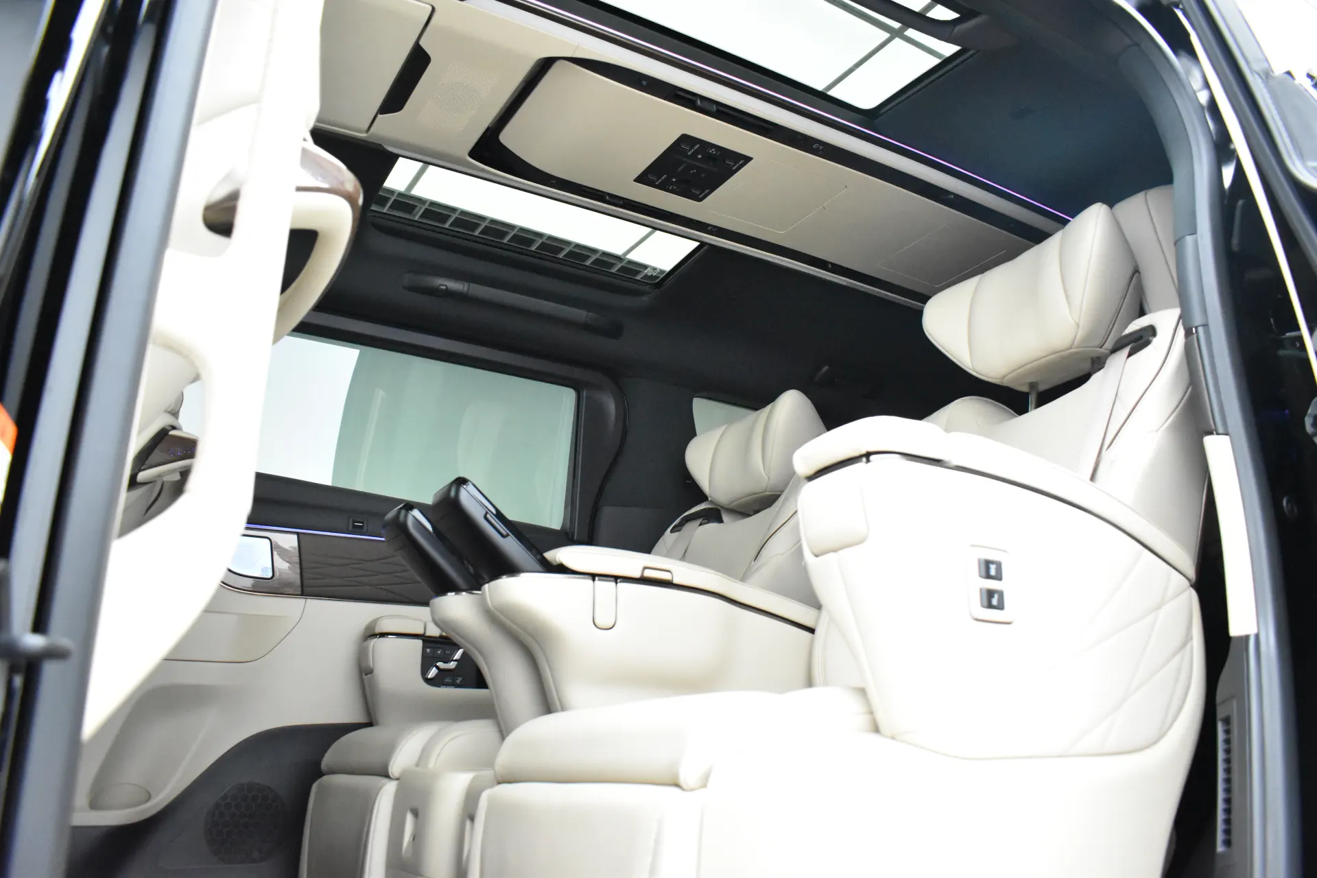 Toyota Alphard, 2024 12