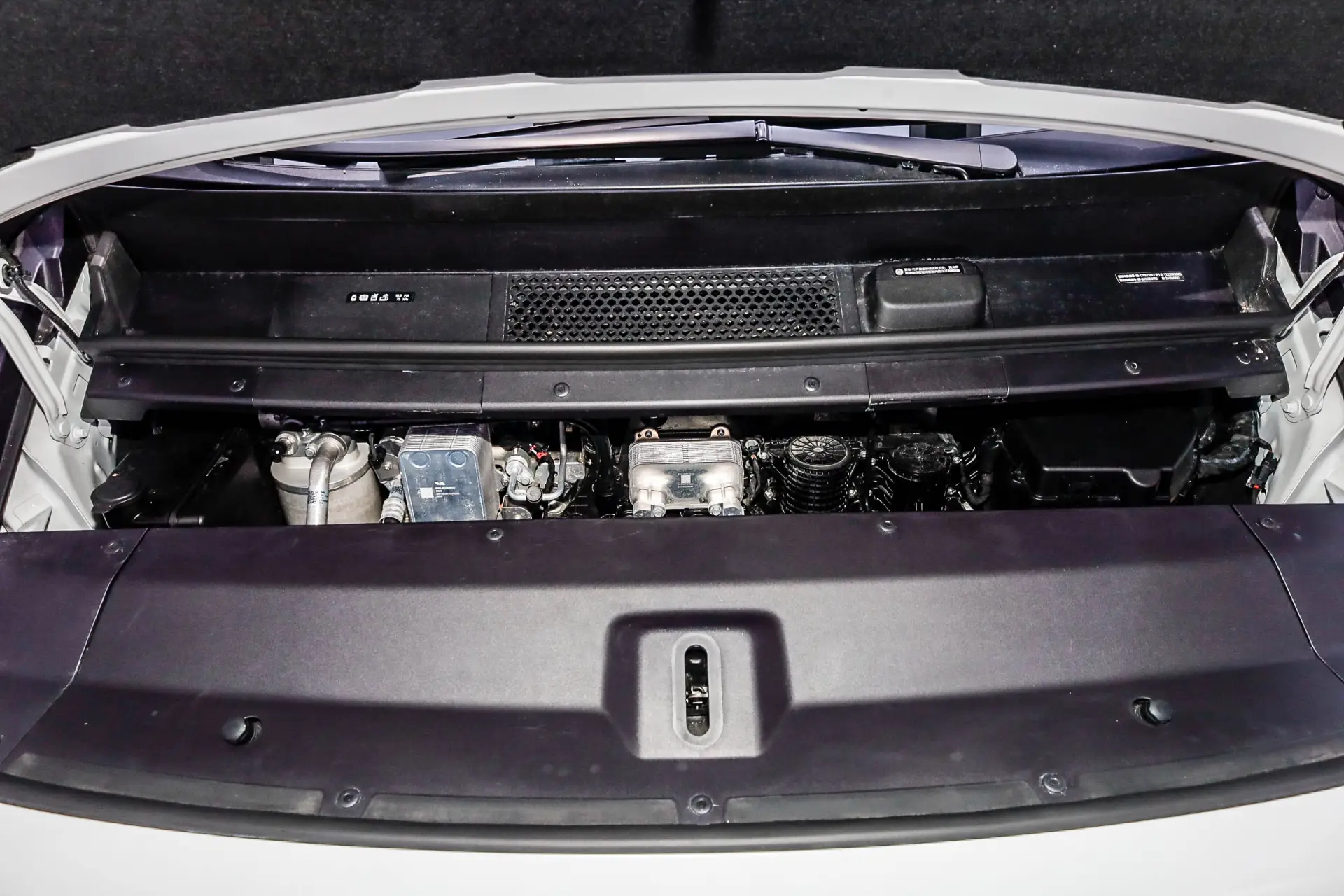 Li Auto MEGA, 2024 9