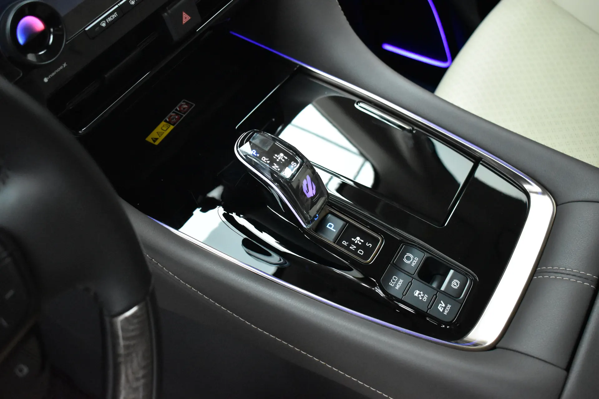 Toyota Alphard, 2024 6