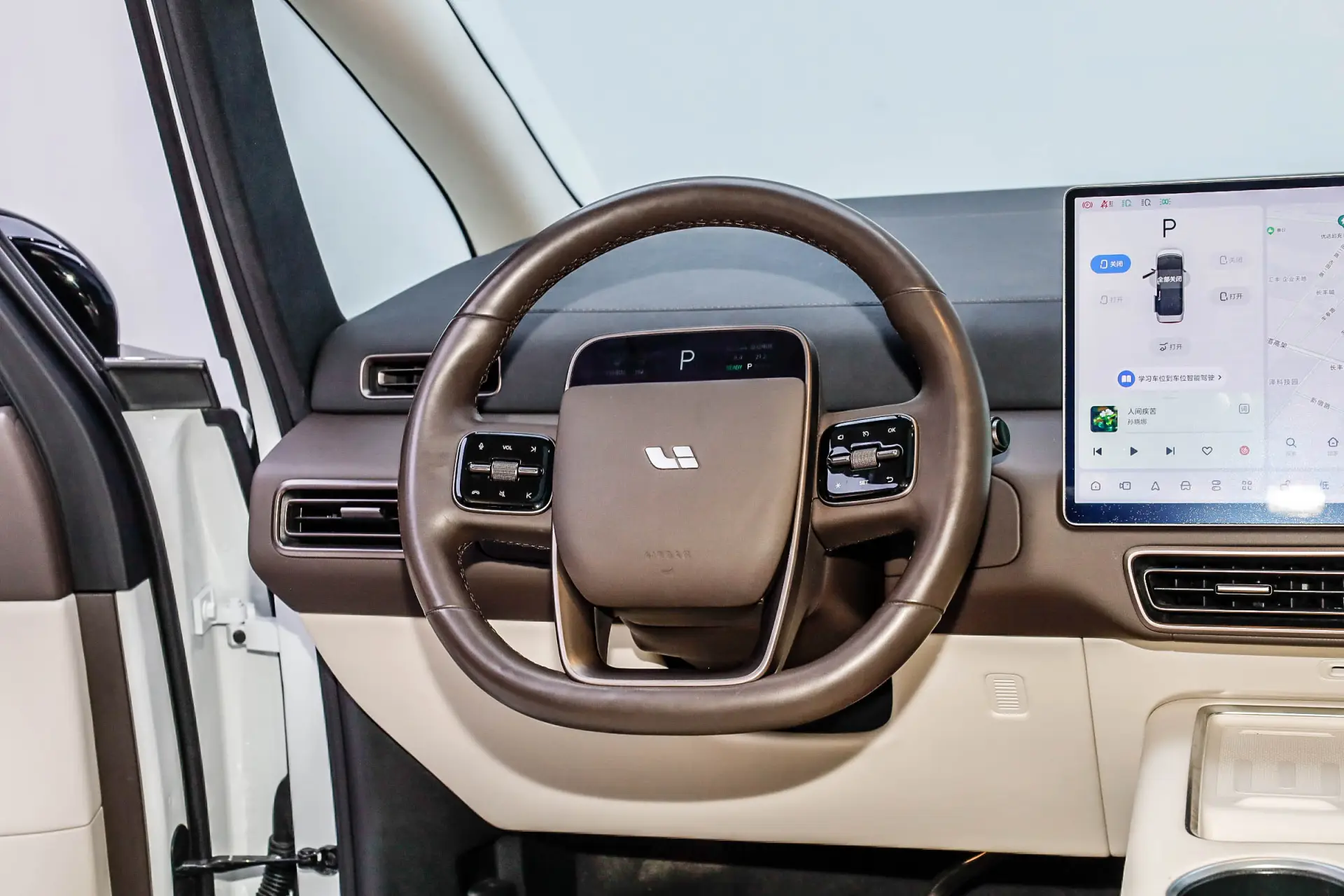 Li Auto MEGA, 2024 34