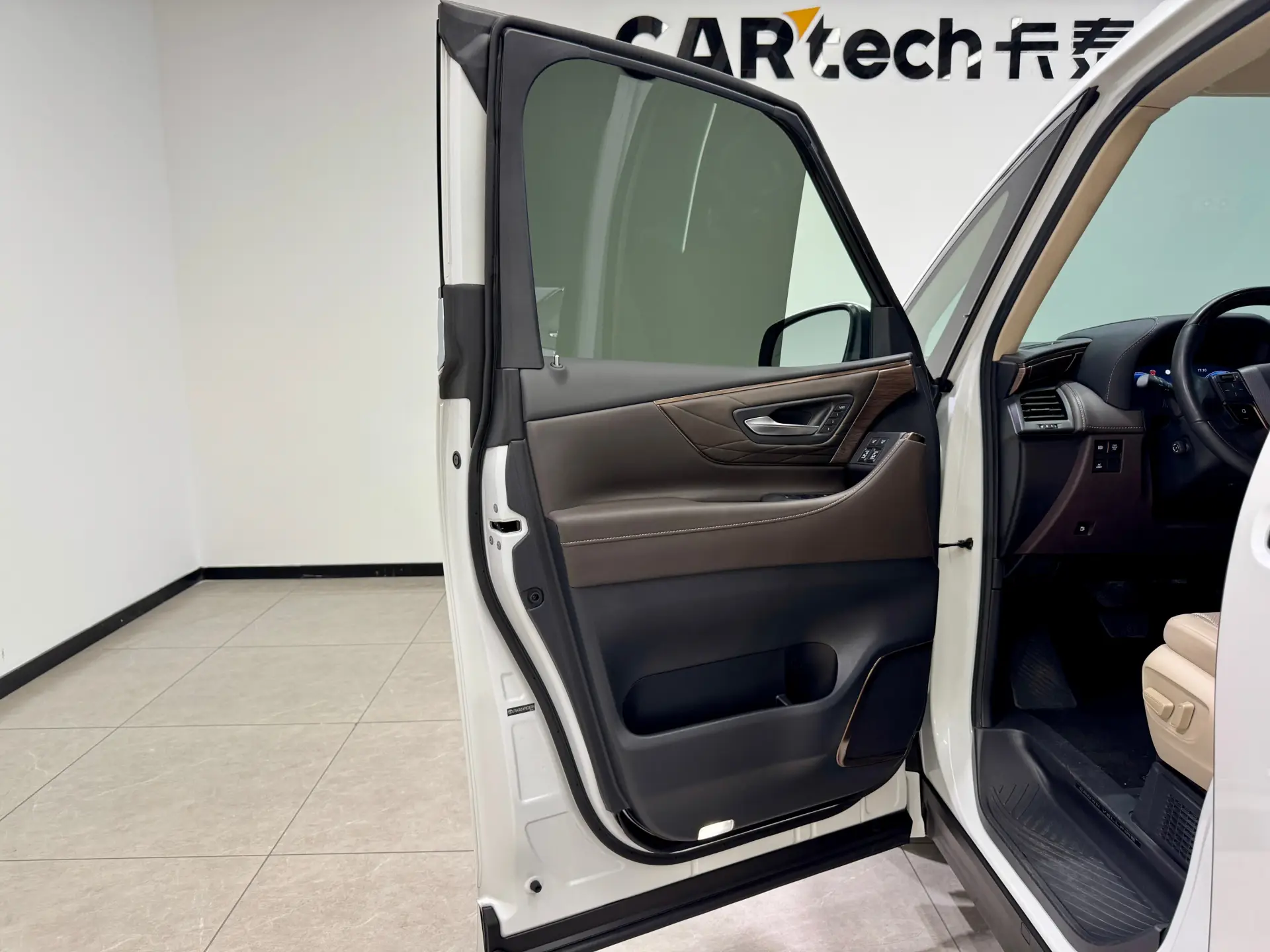Toyota Vellfire, 2024 все фото