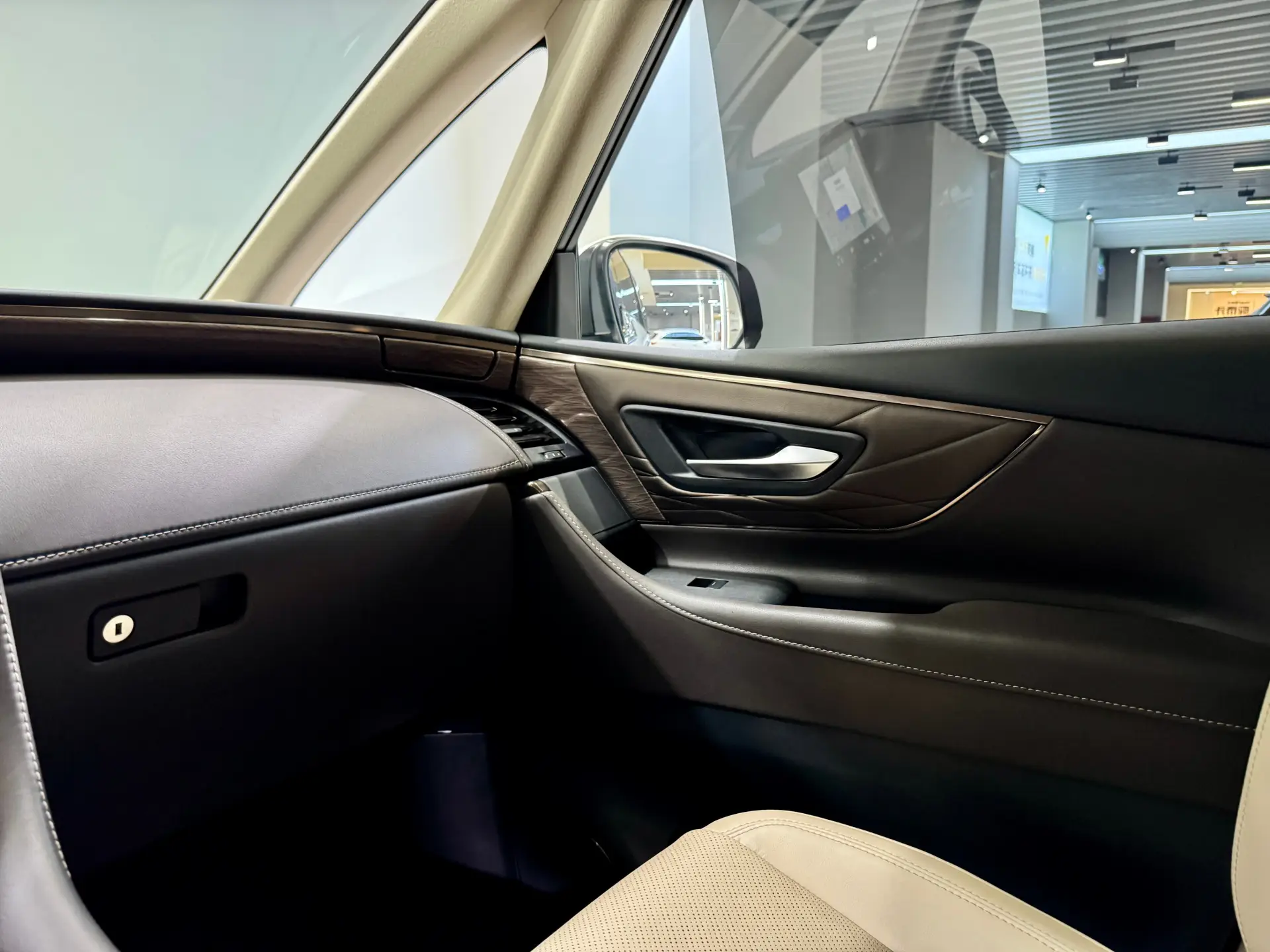 Toyota Vellfire, 2024 16