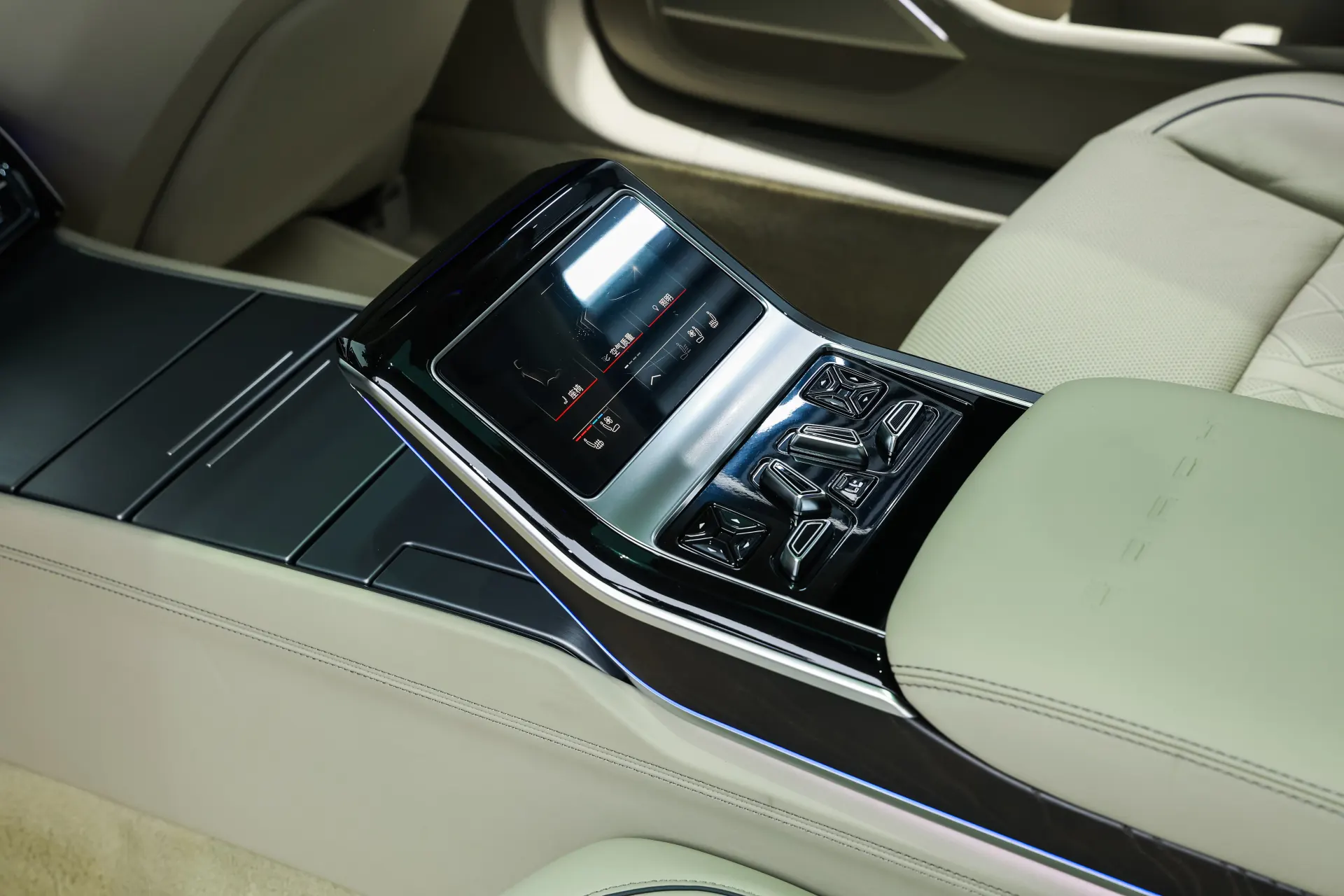 Audi A8L, 2023 20