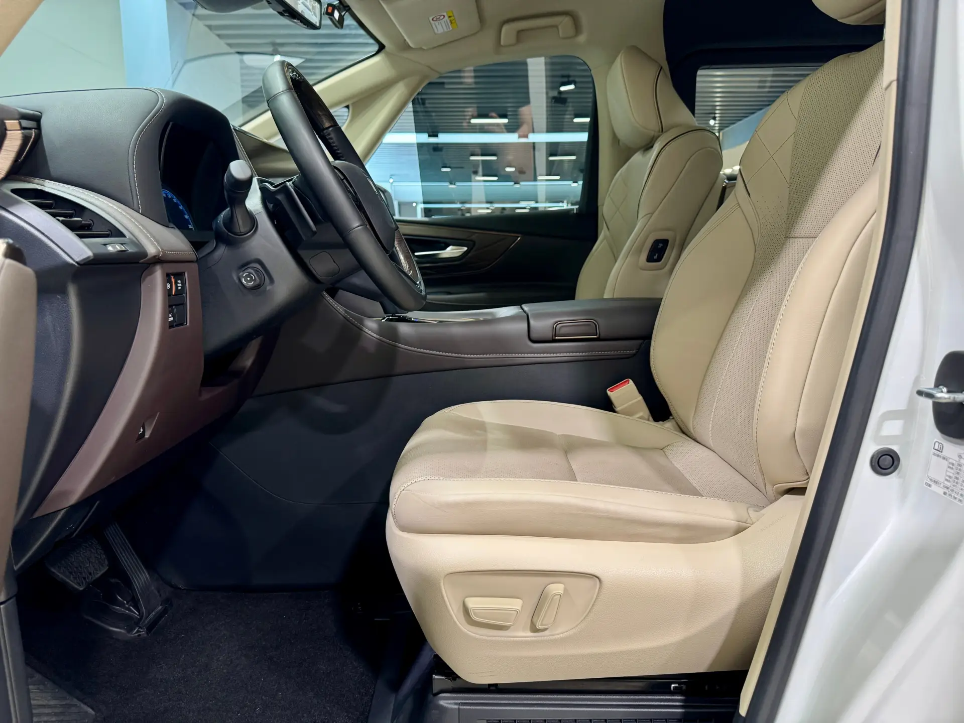 Toyota Vellfire, 2024 6