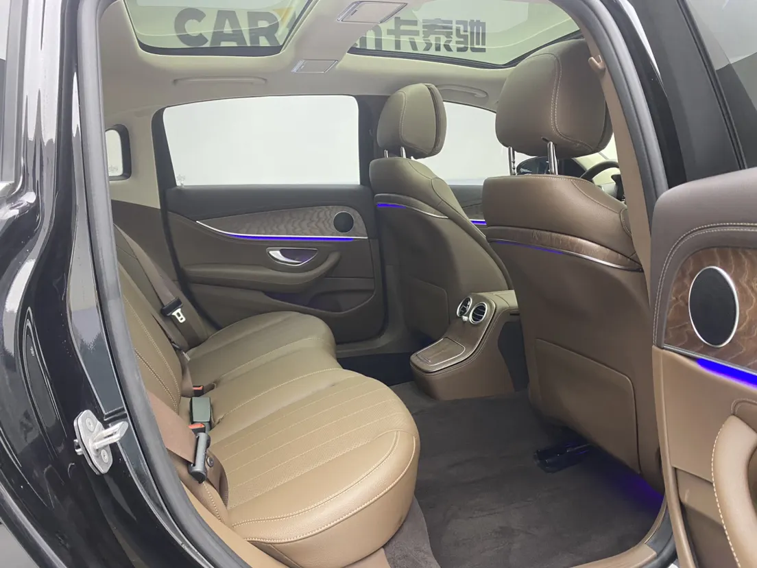 Mercedes-Benz E 260 L, 2023 29
