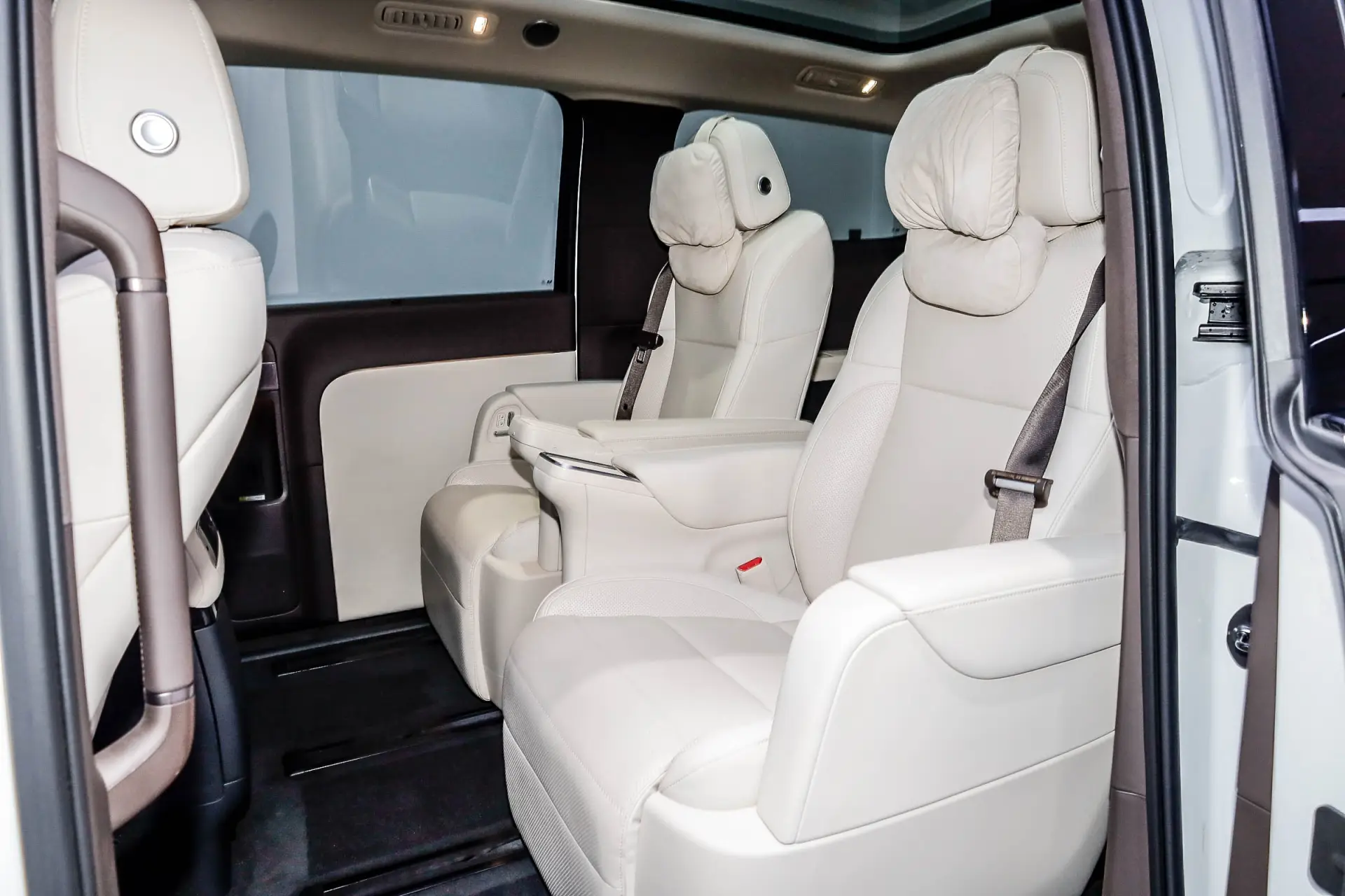 Li Auto MEGA, 2024 29