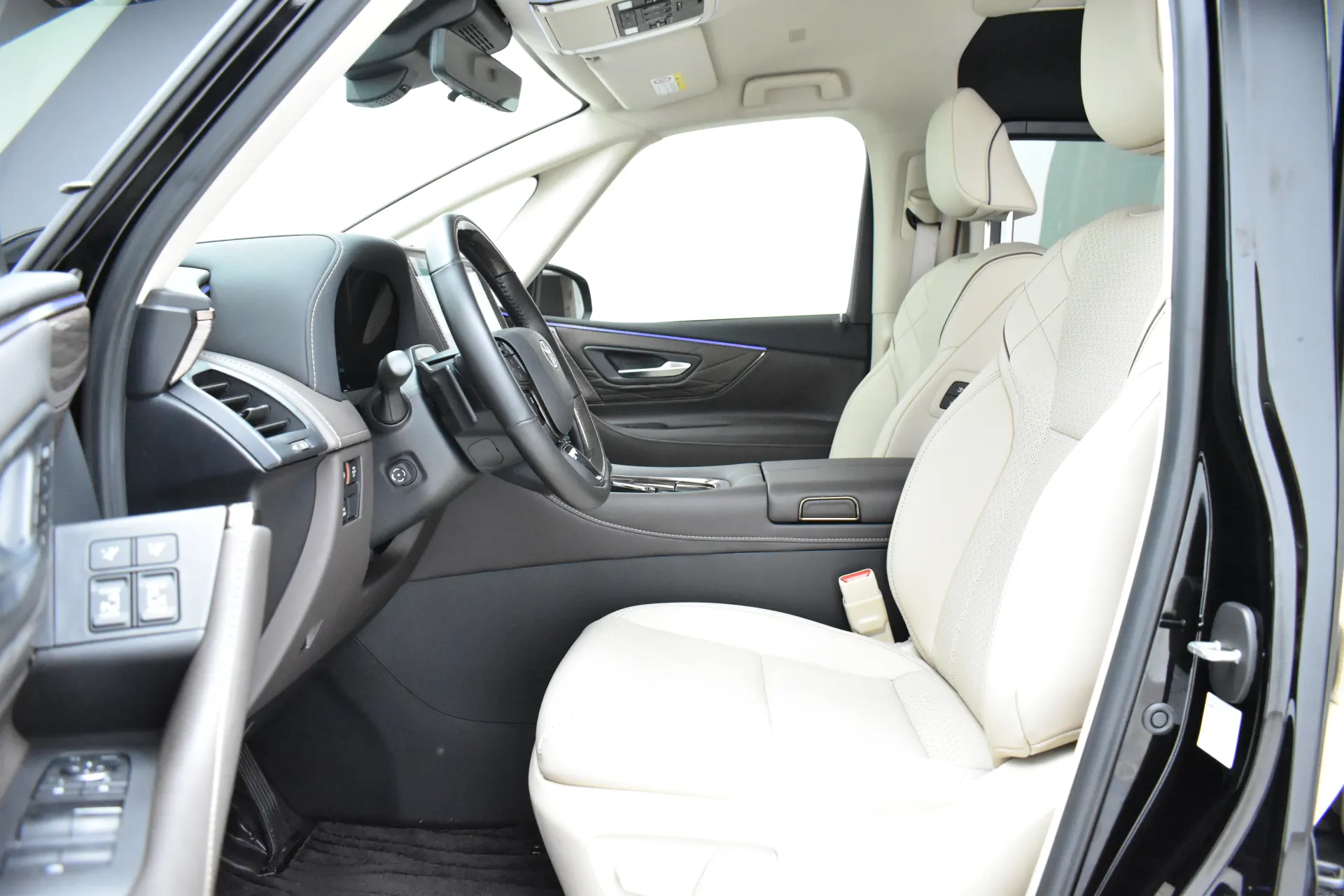Toyota Alphard, 2024 11