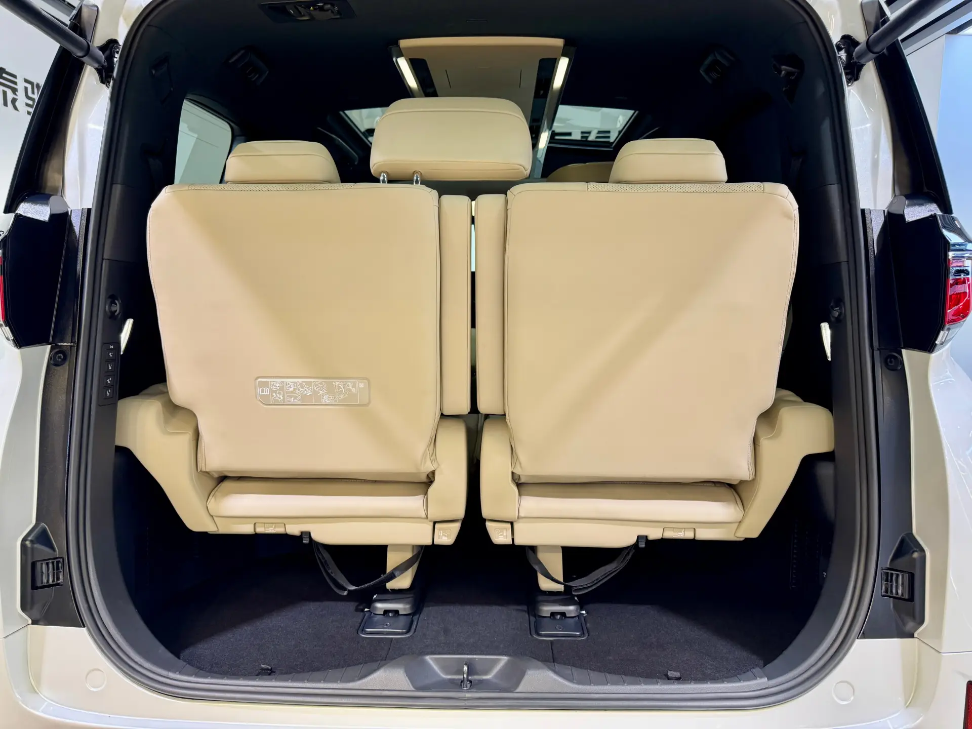 Toyota Vellfire, 2024 22