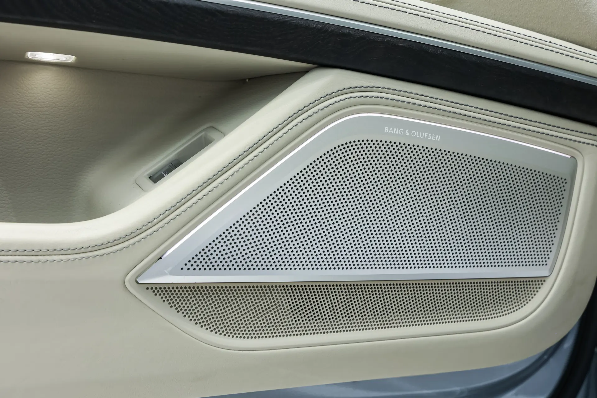Audi A8L, 2023 27