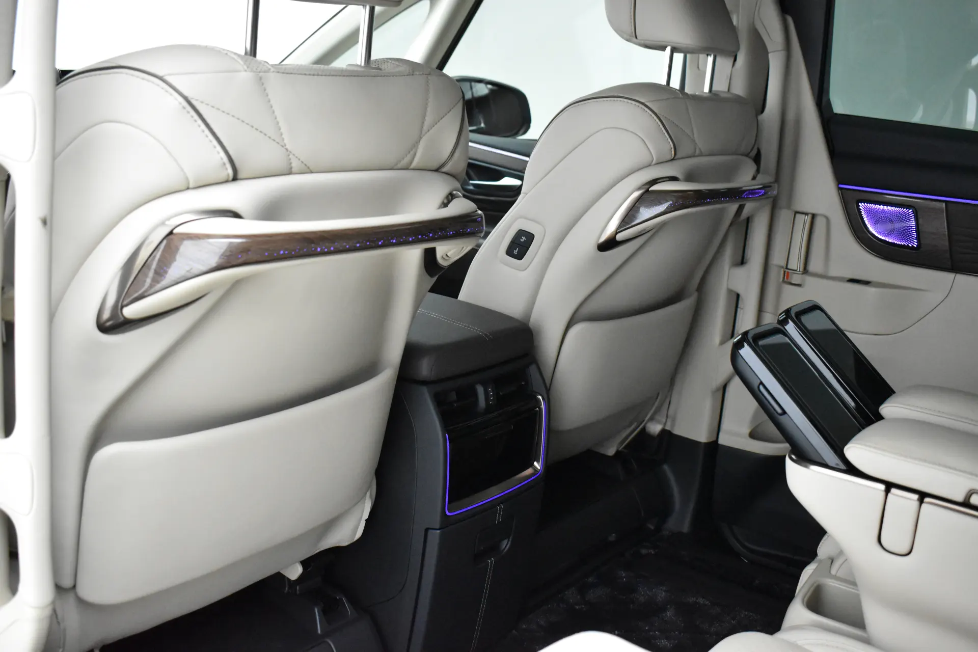 Toyota Alphard, 2024 все фото