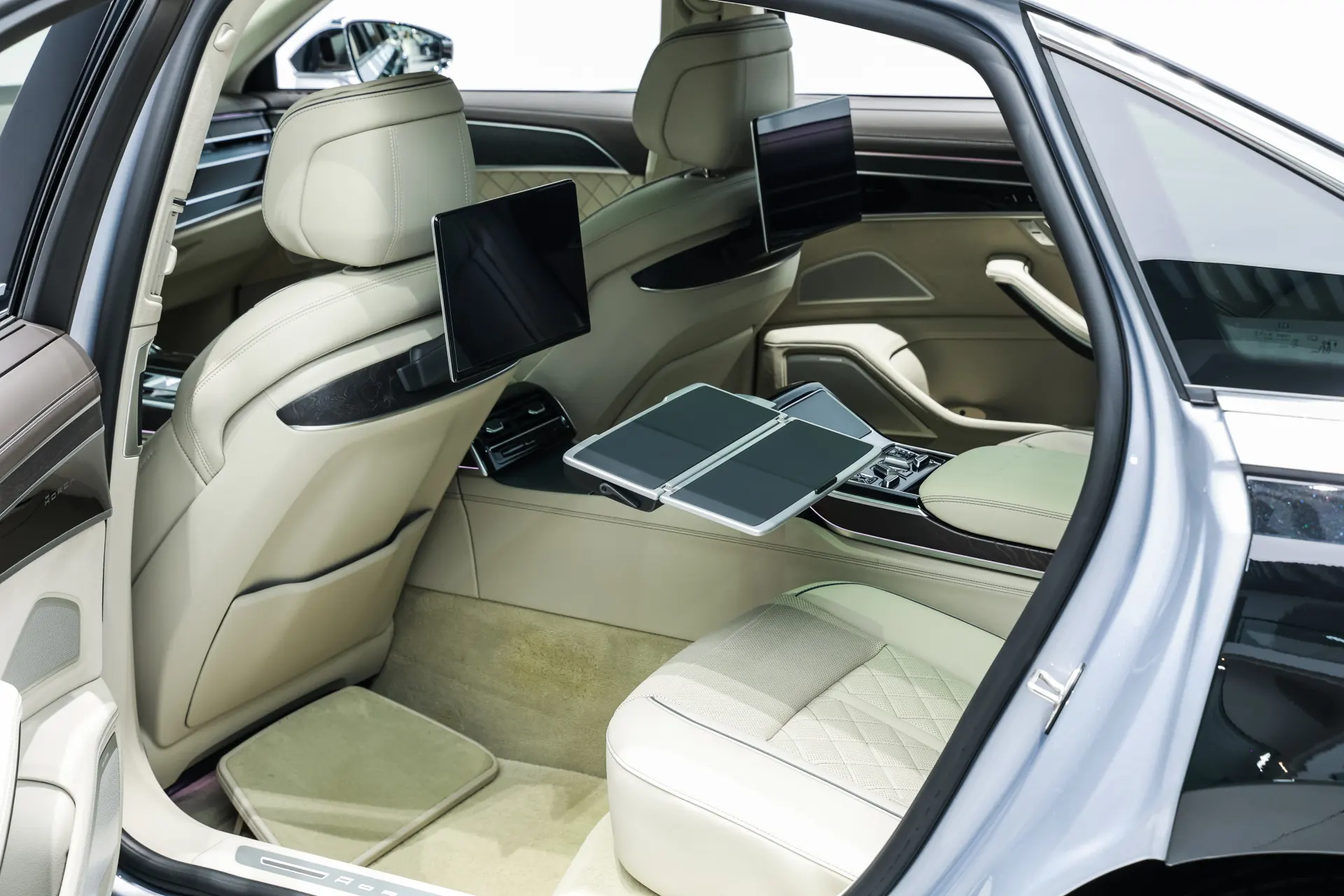 Audi A8L, 2023 19
