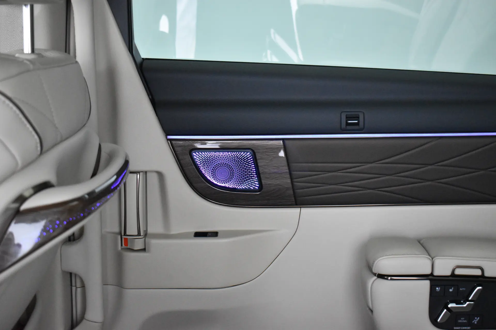 Toyota Alphard, 2024 14