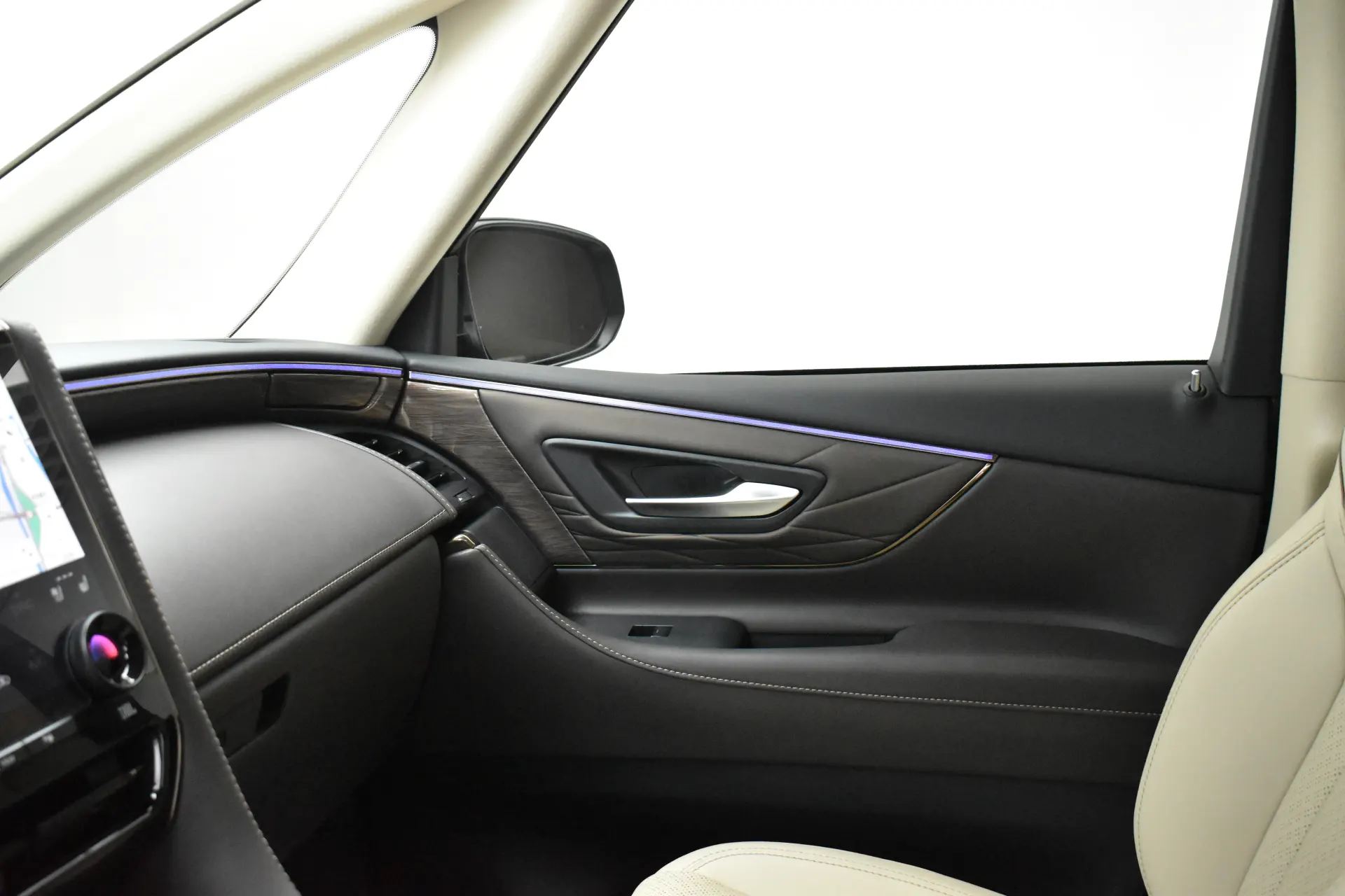 Toyota Alphard, 2024 4