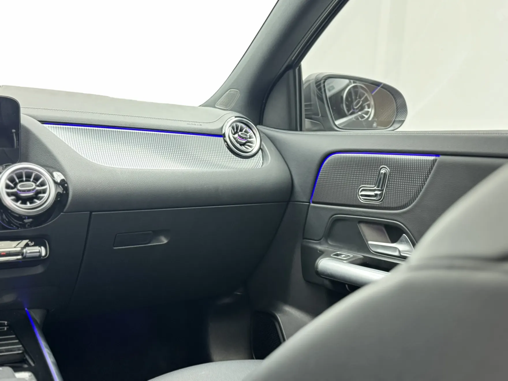 Mercedes-Benz EQA, 2022 21