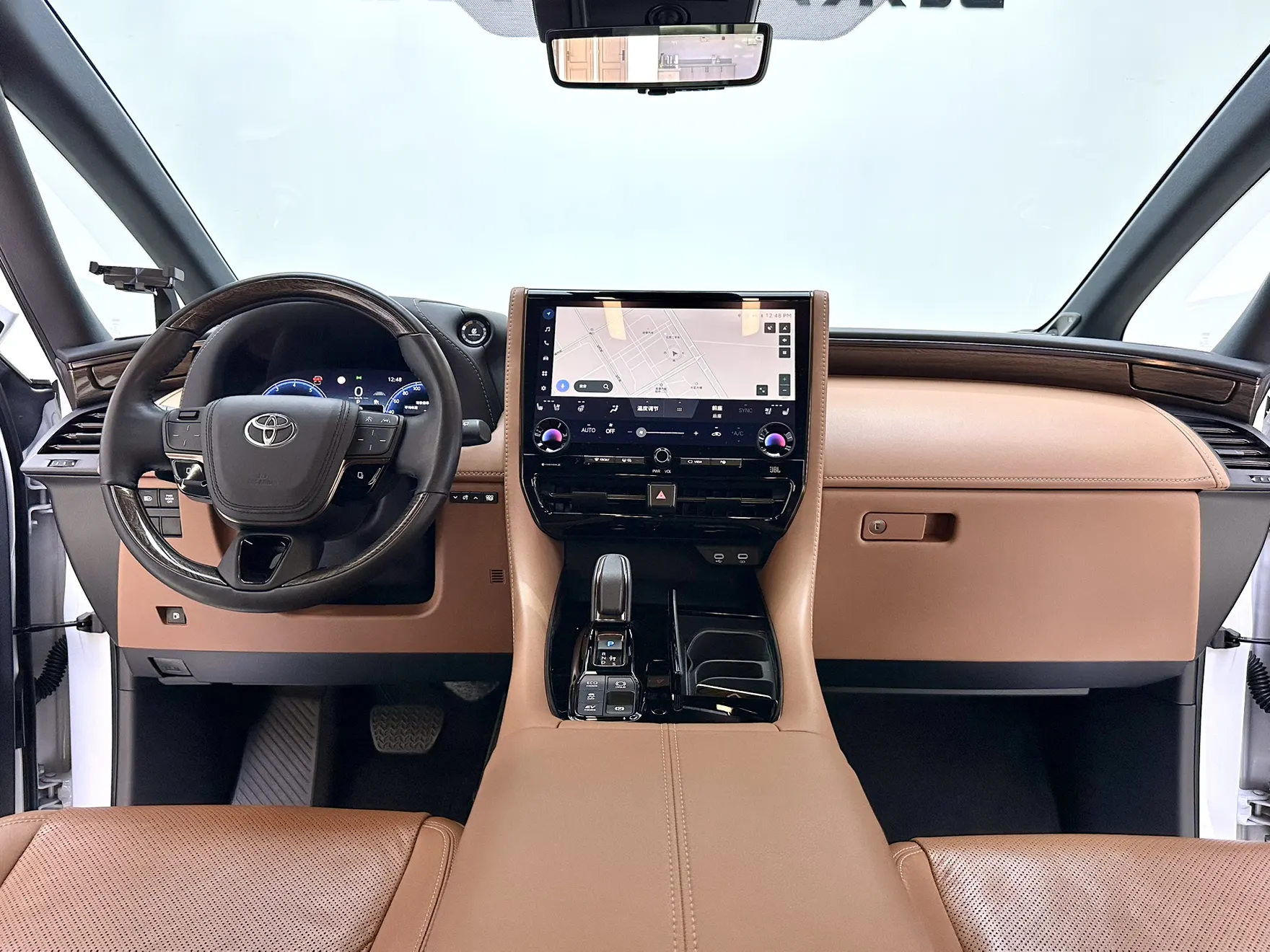 Toyota Alphard, 2025 9