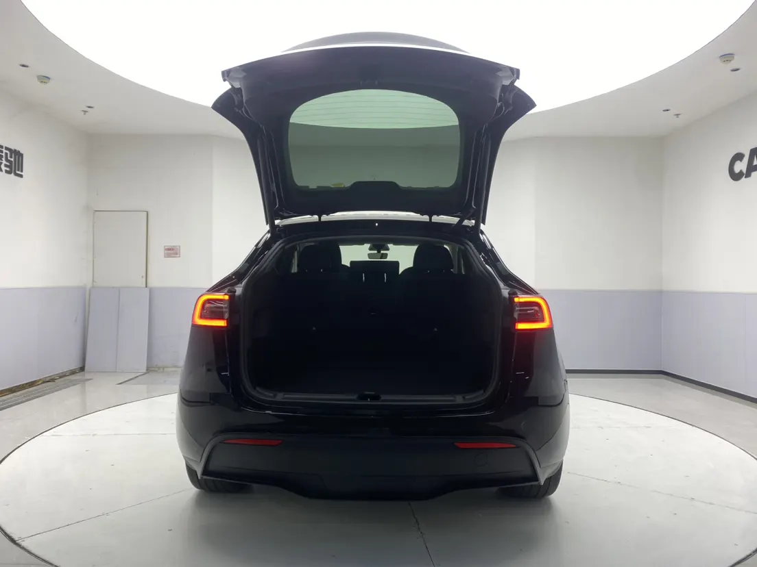 Tesla Model Y, 2023 29