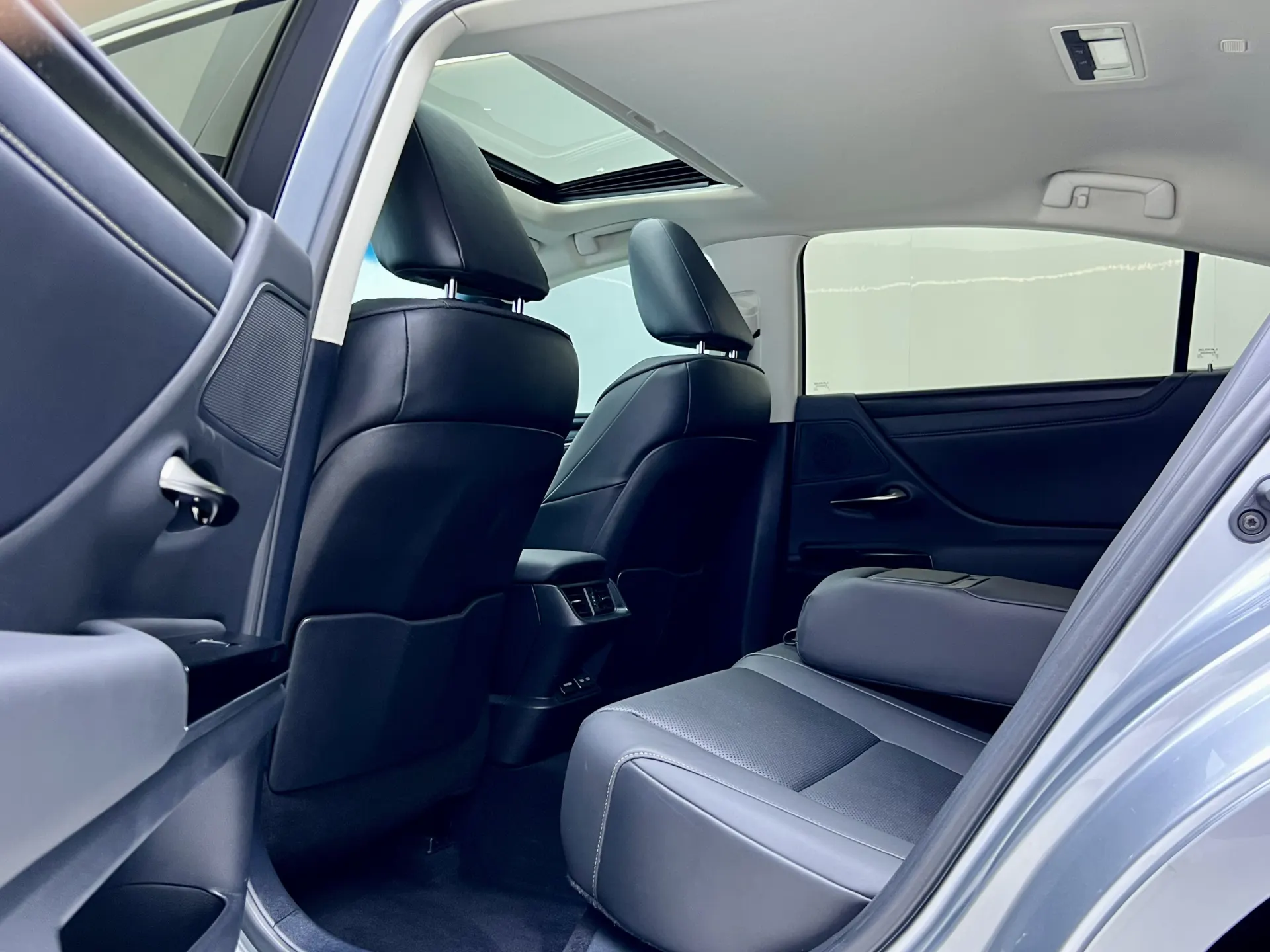 Lexus ES 250, 2023 22