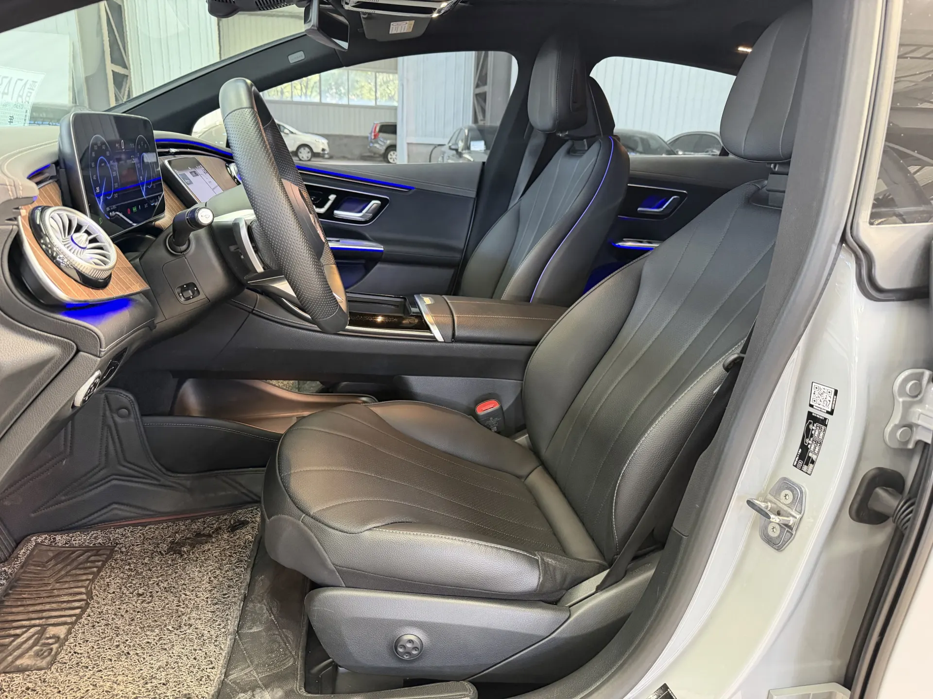 Mercedes-Benz EQE, 2023 11