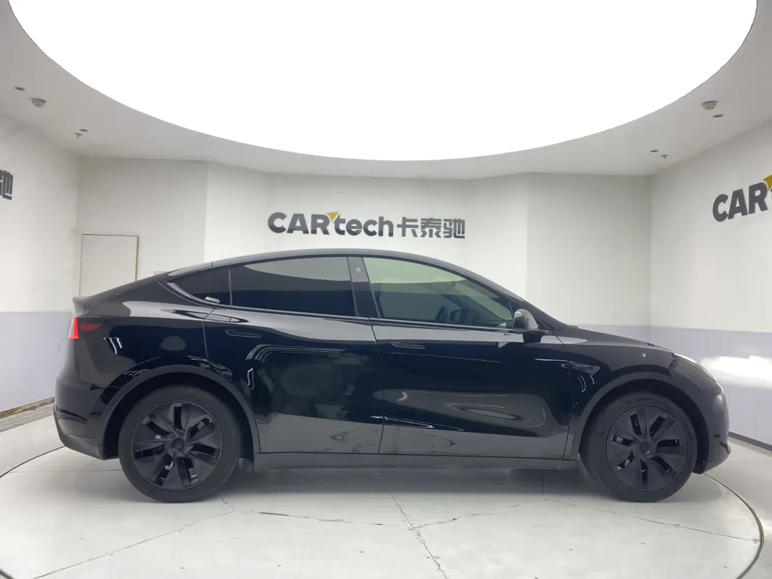 Tesla Model Y, 2023 4