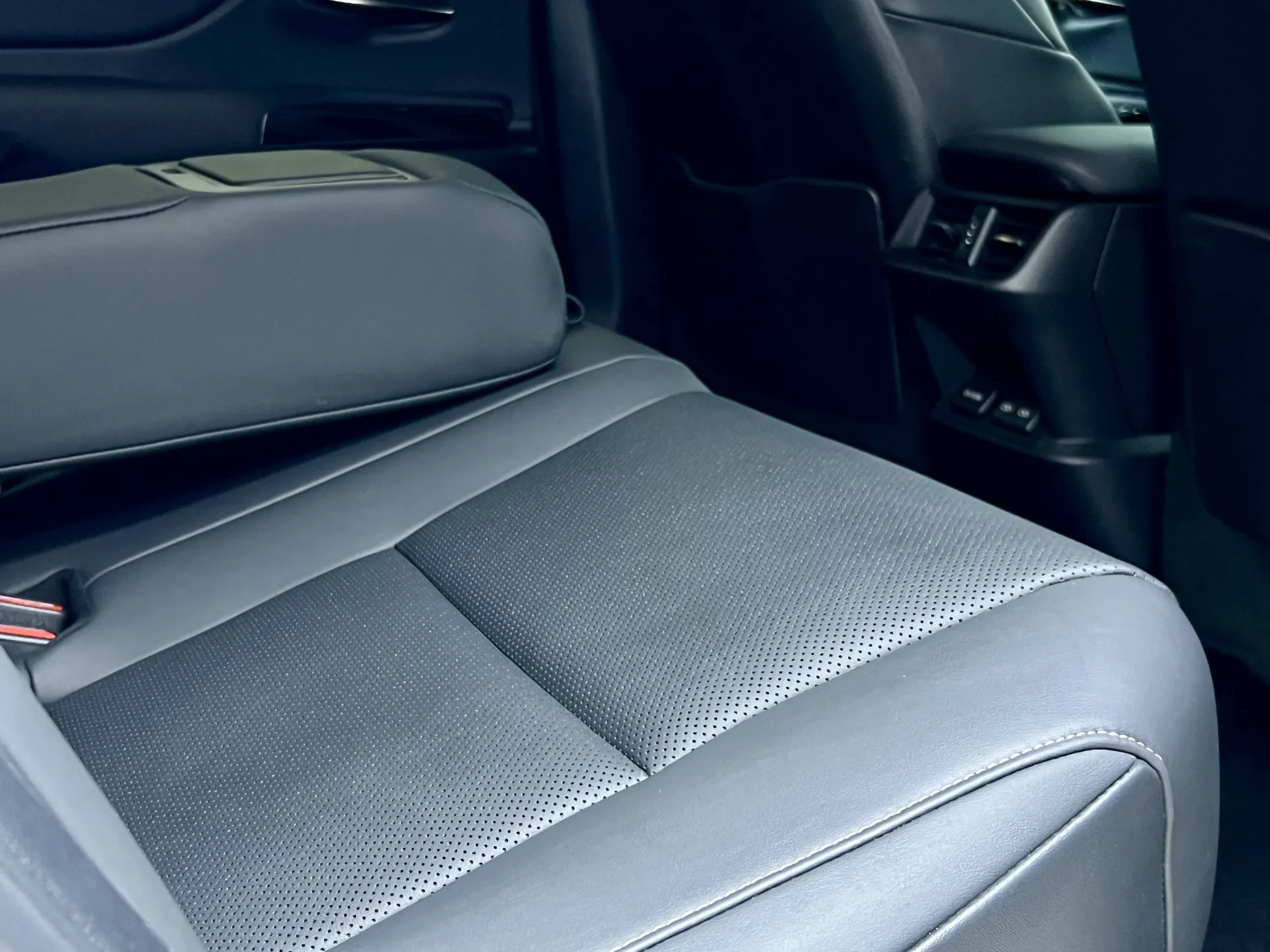 Lexus ES 250, 2023 30