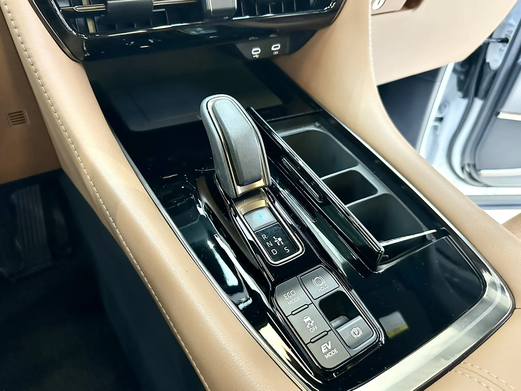 Toyota Alphard, 2025 15