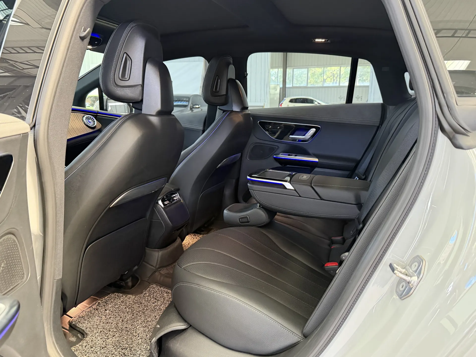 Mercedes-Benz EQE, 2023 12