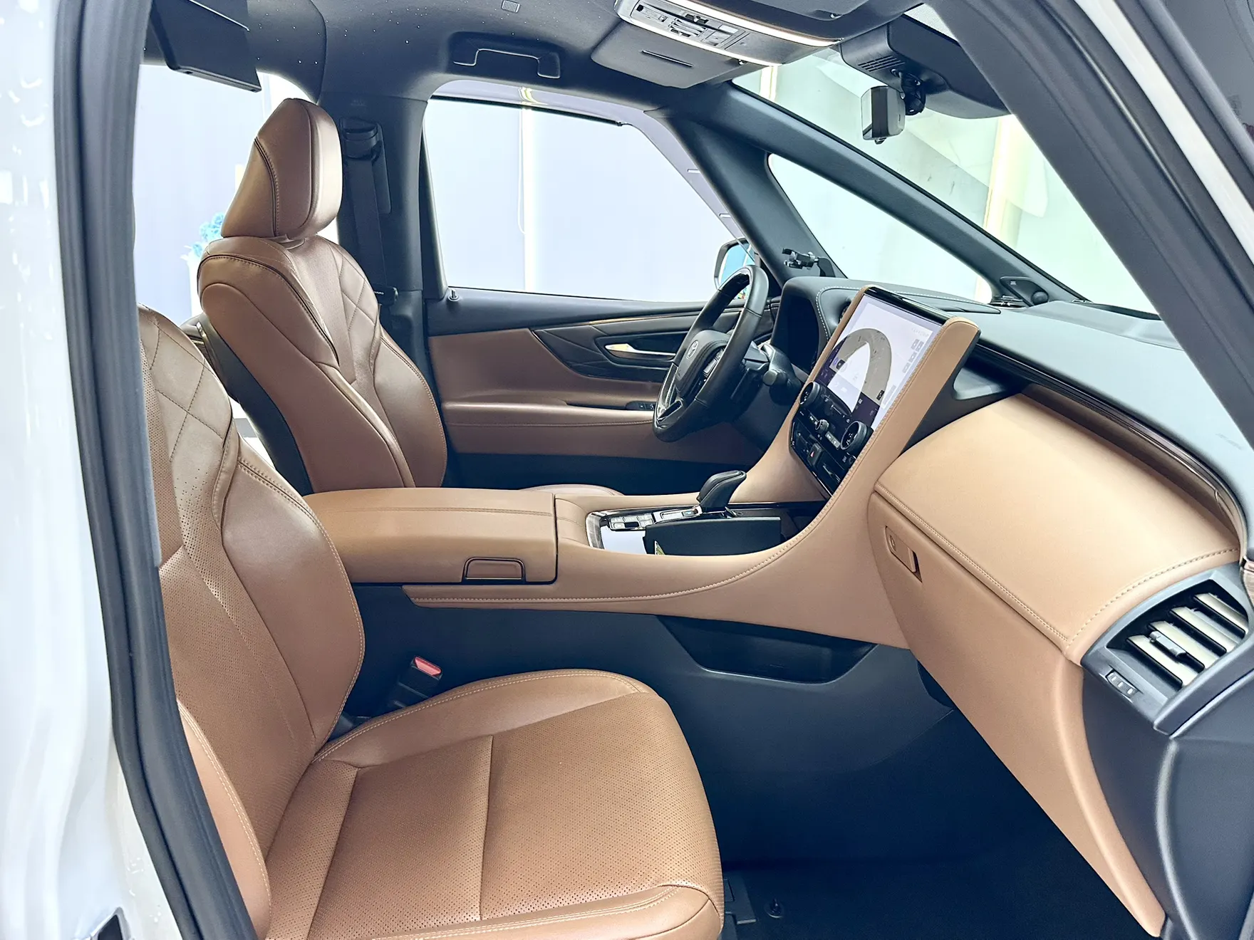 Toyota Alphard, 2025 13