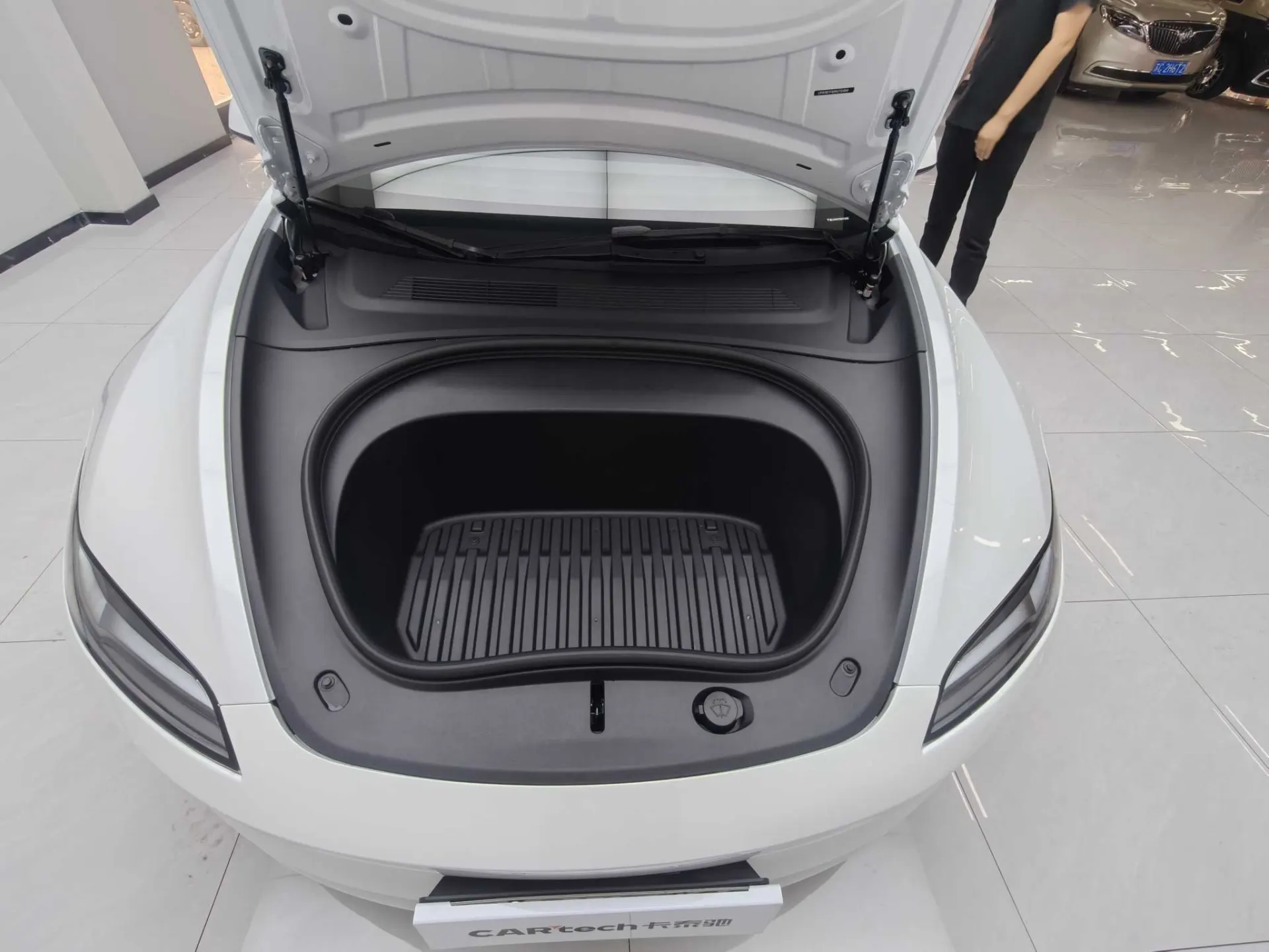 Tesla Model 3, 2025 10