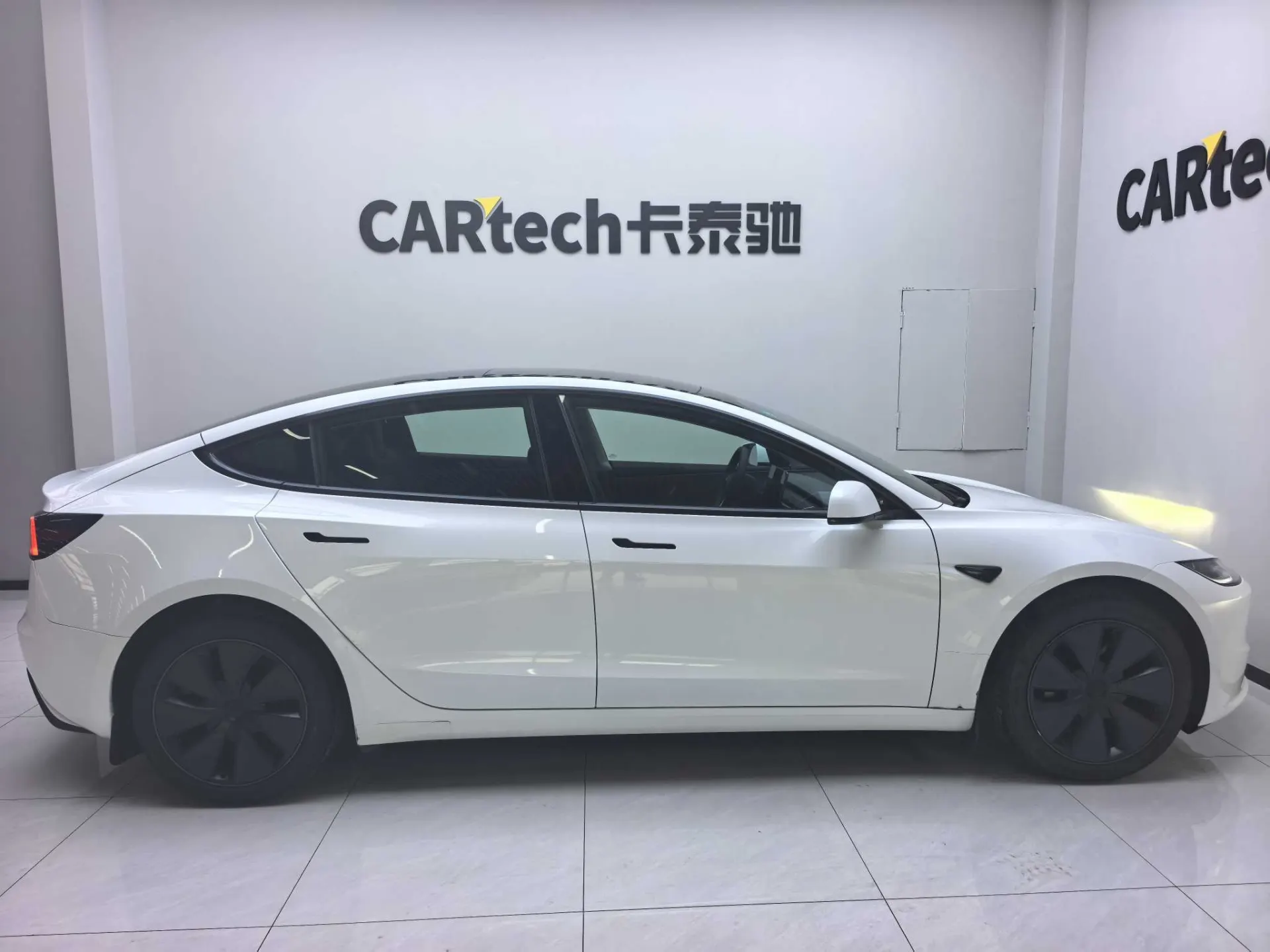Tesla Model 3, 2025 11