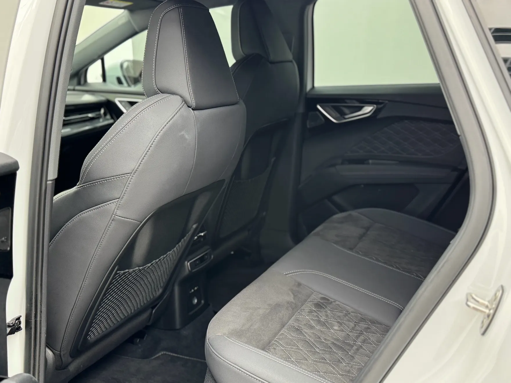 Audi Q4 e-tron, 2024 13