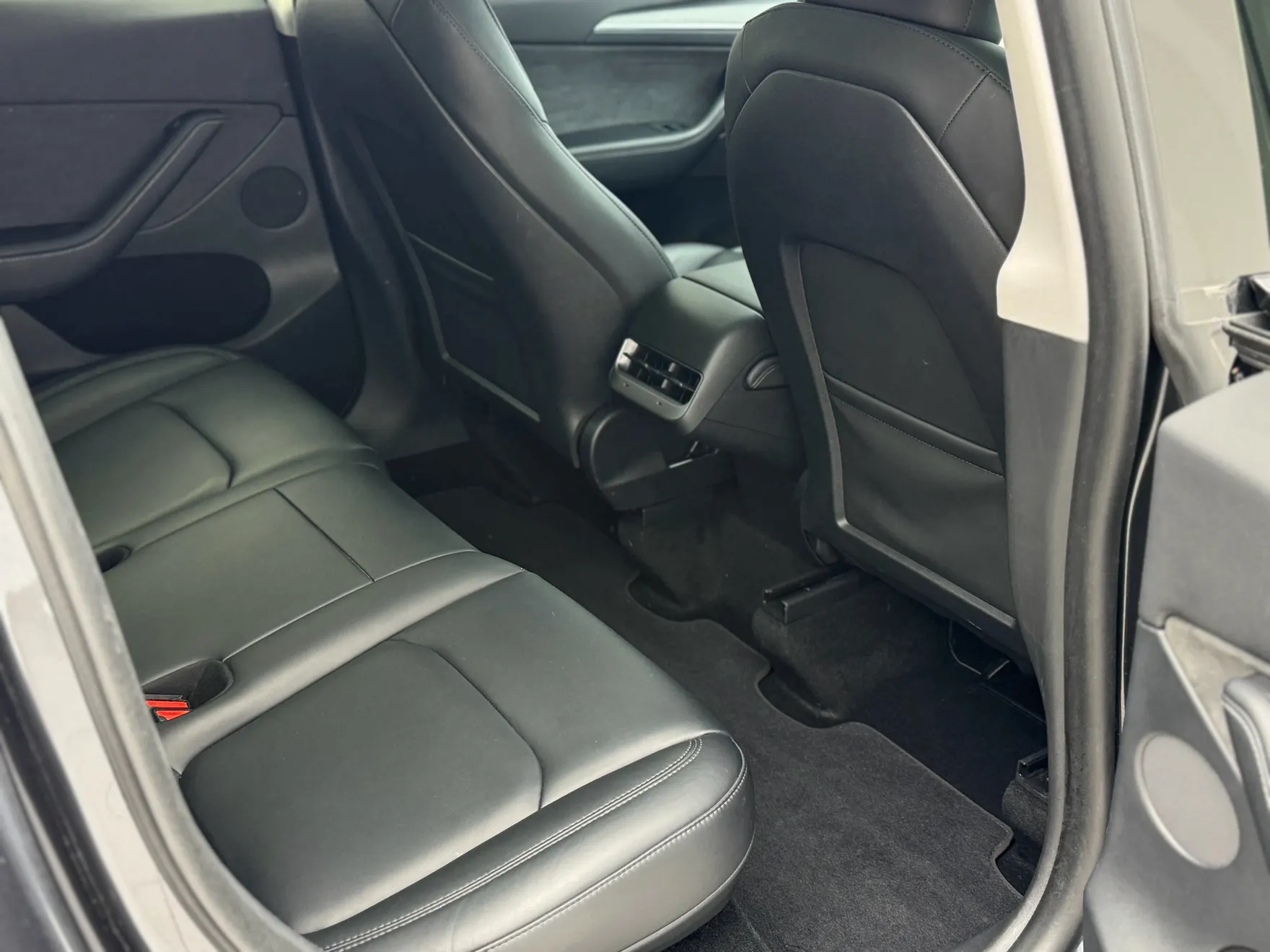 Tesla Model Y, 2024 19