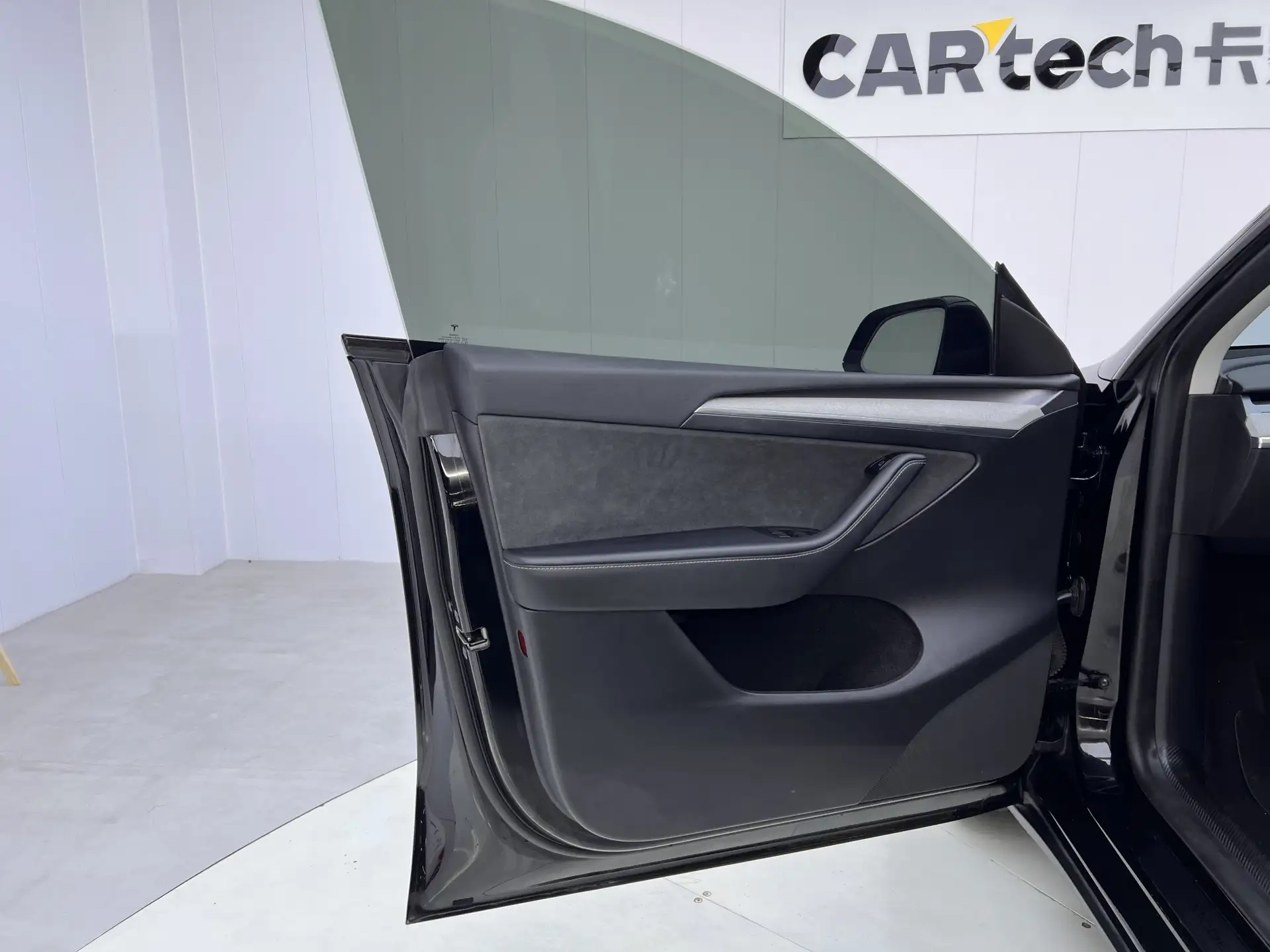 Tesla Model Y, 2023 17