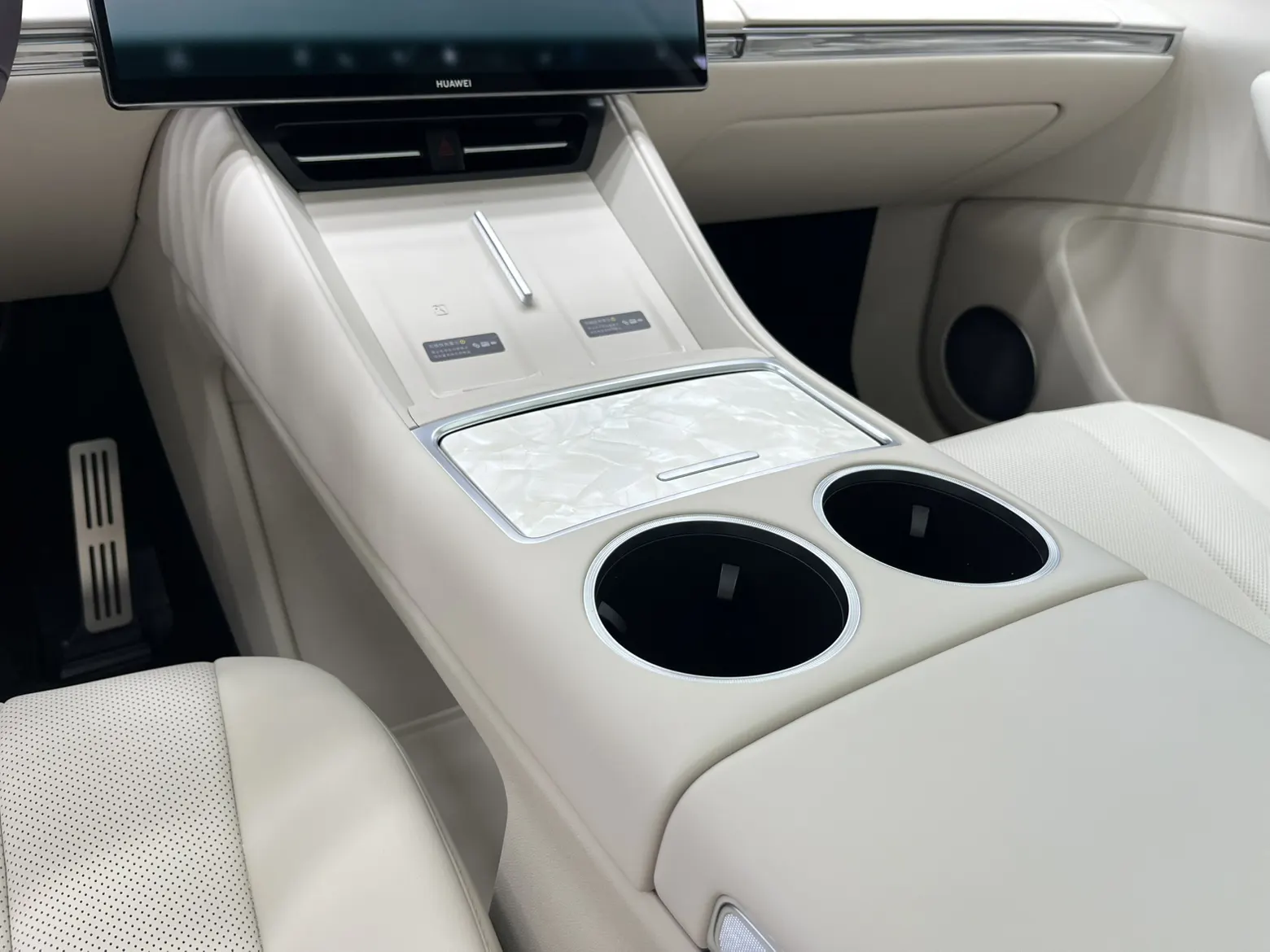 Luxeed R7, 2026 17