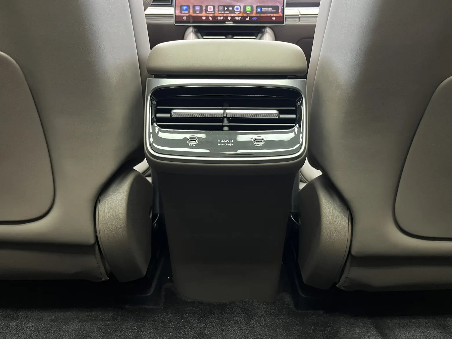 Luxeed R7, 2026 17