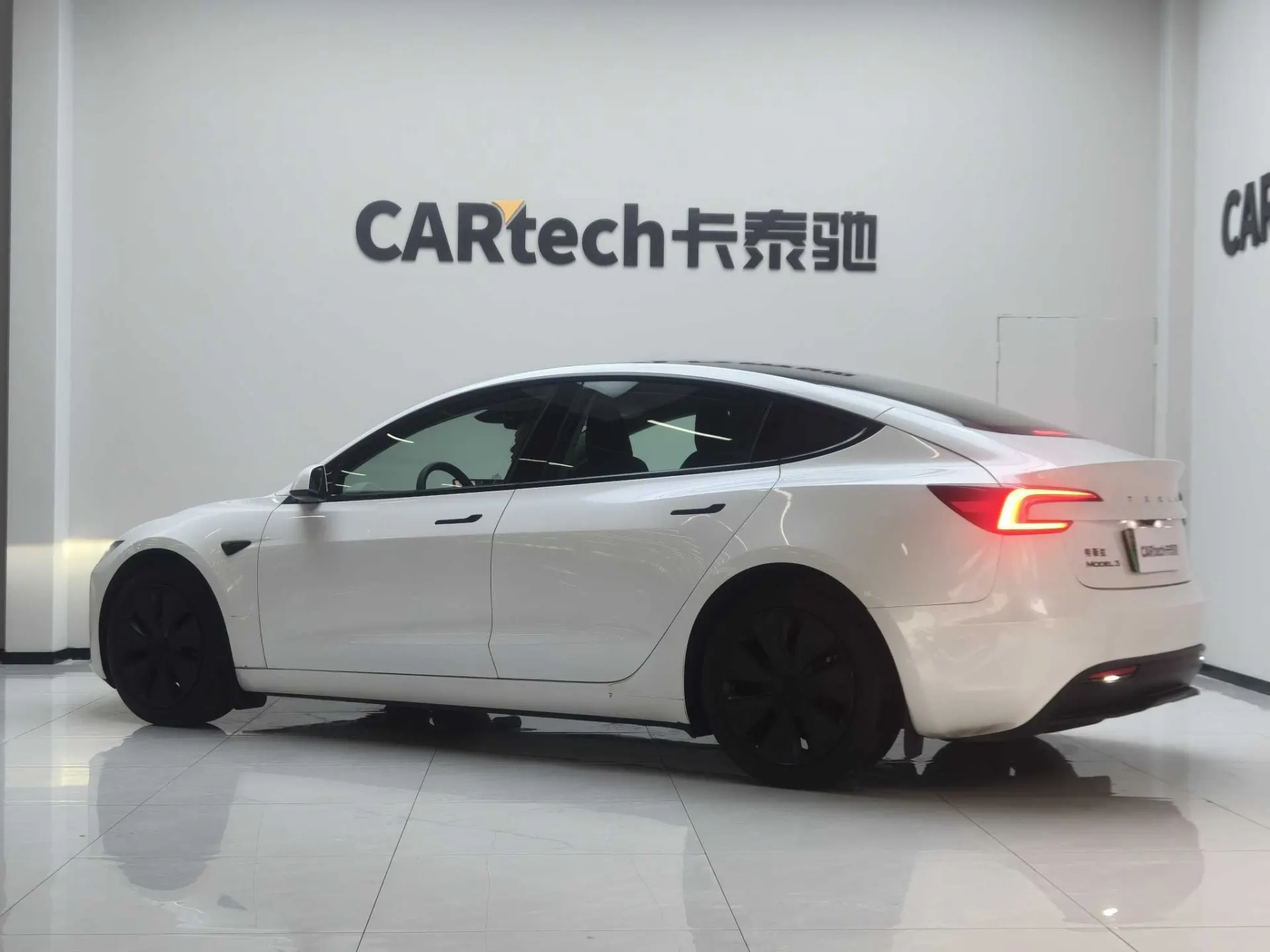 Tesla Model 3, 2025 6