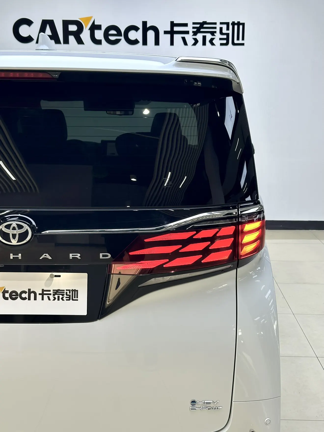 Toyota Alphard, 2025 8