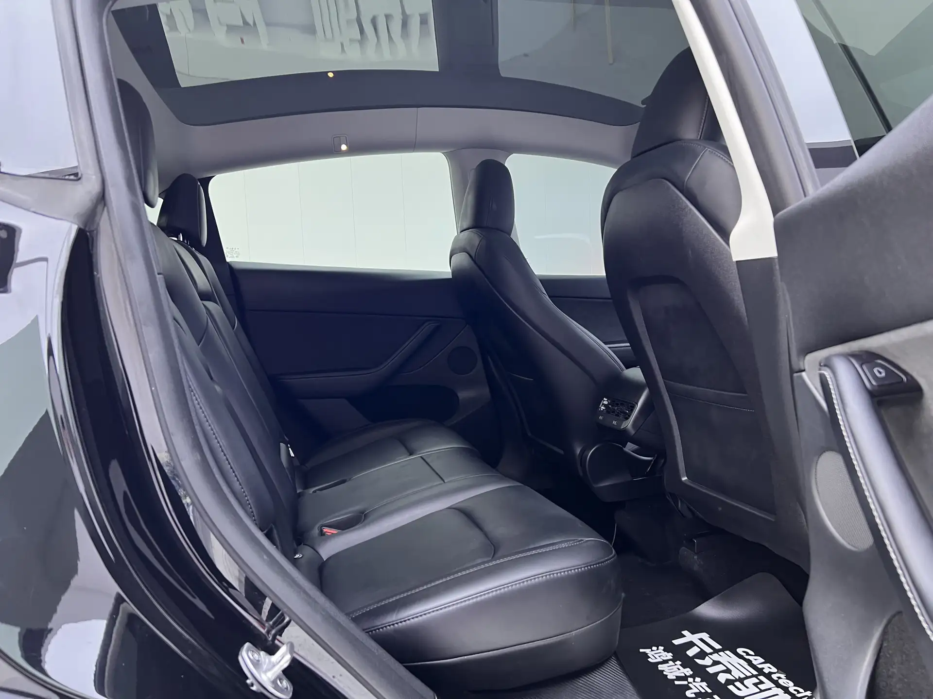 Tesla Model Y, 2023 20